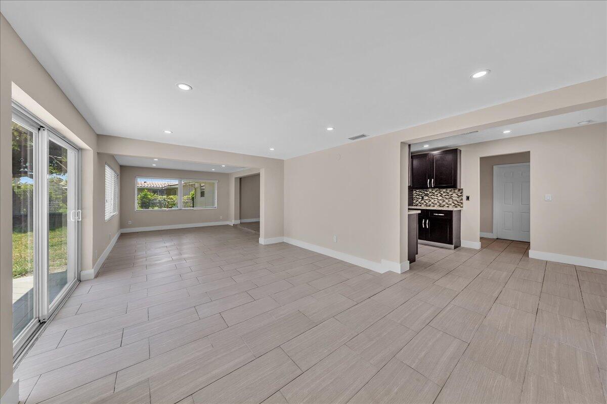 611 N Highland Drive Property Photo 5