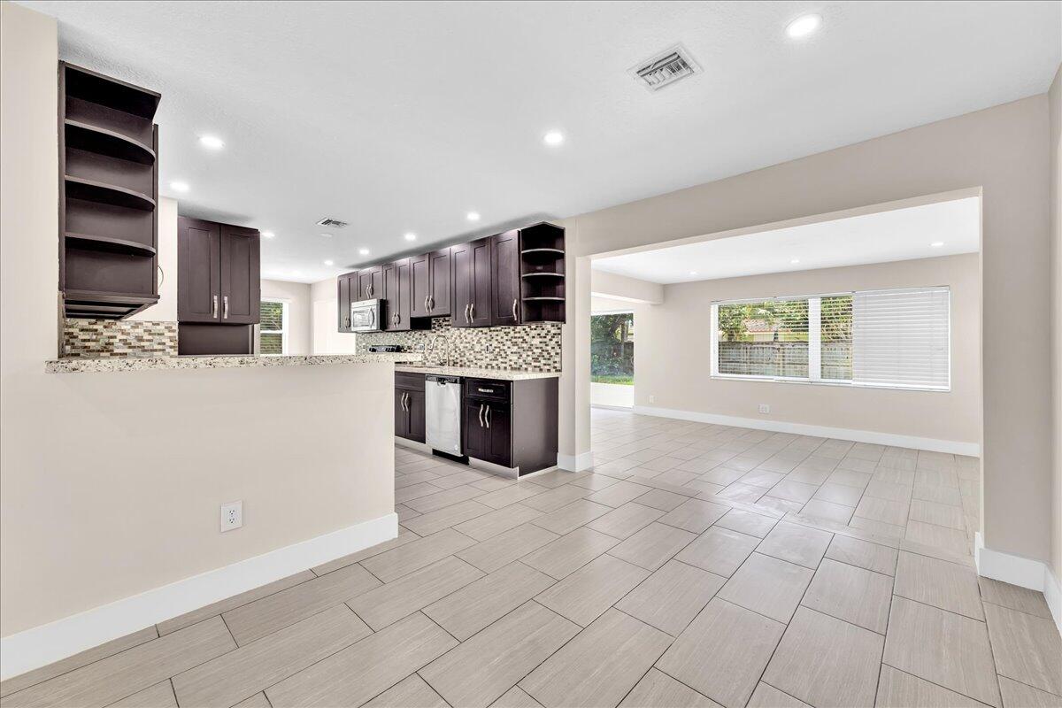 611 N Highland Drive Property Photo 8