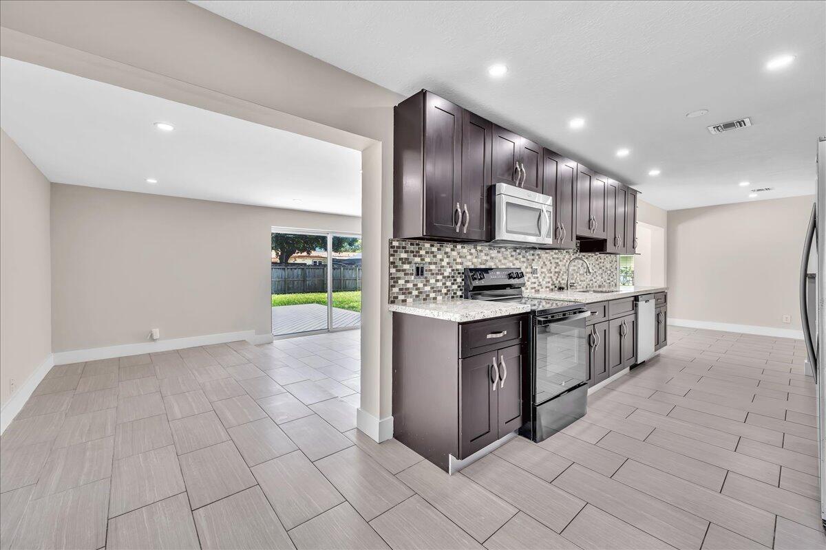 611 N Highland Drive Property Photo 10