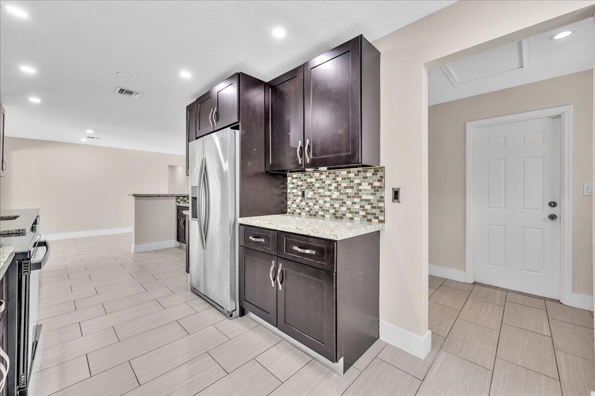 611 N Highland Drive Property Photo 12