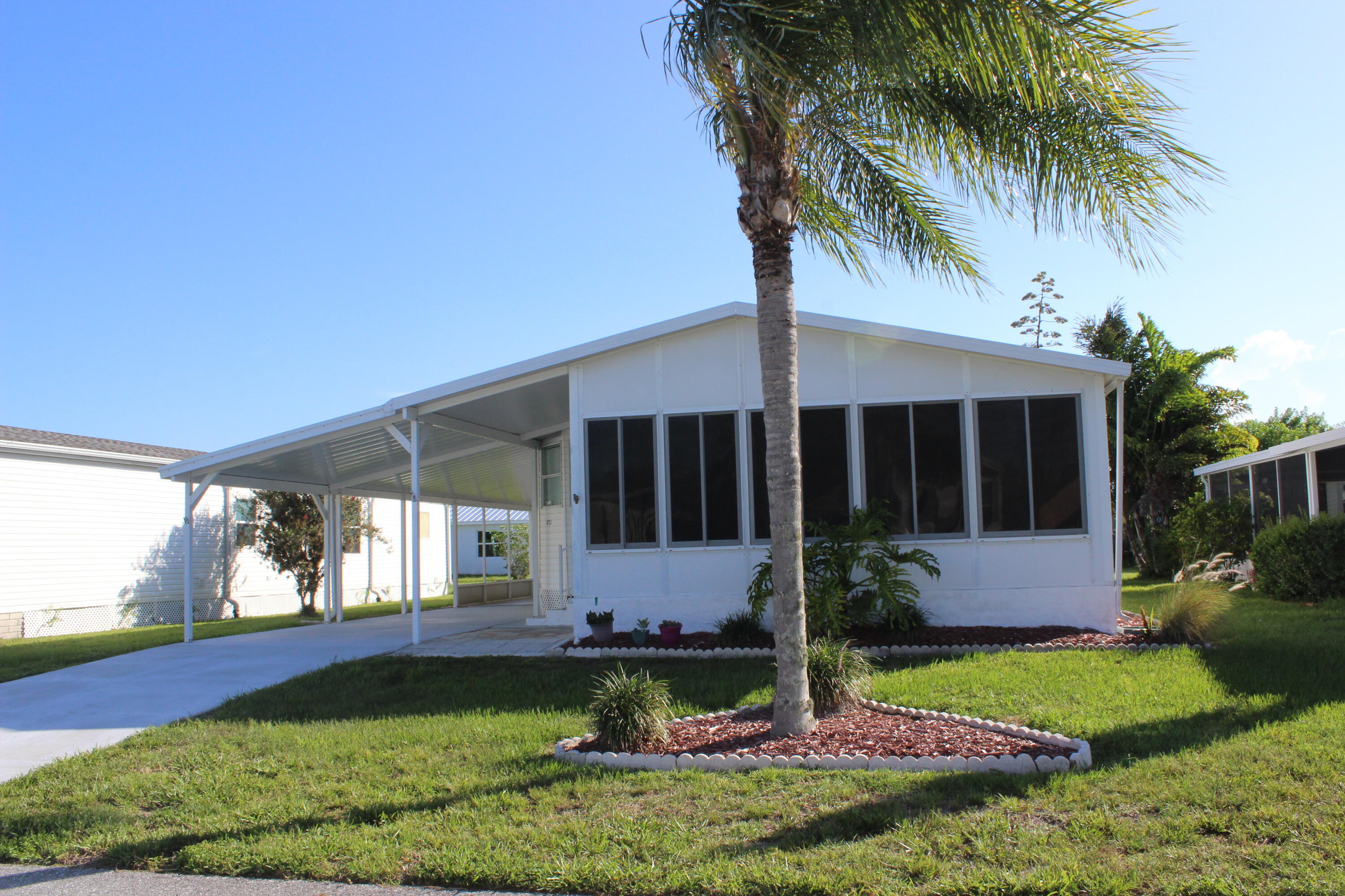 6731 Sinsonte Court Property Photo 2