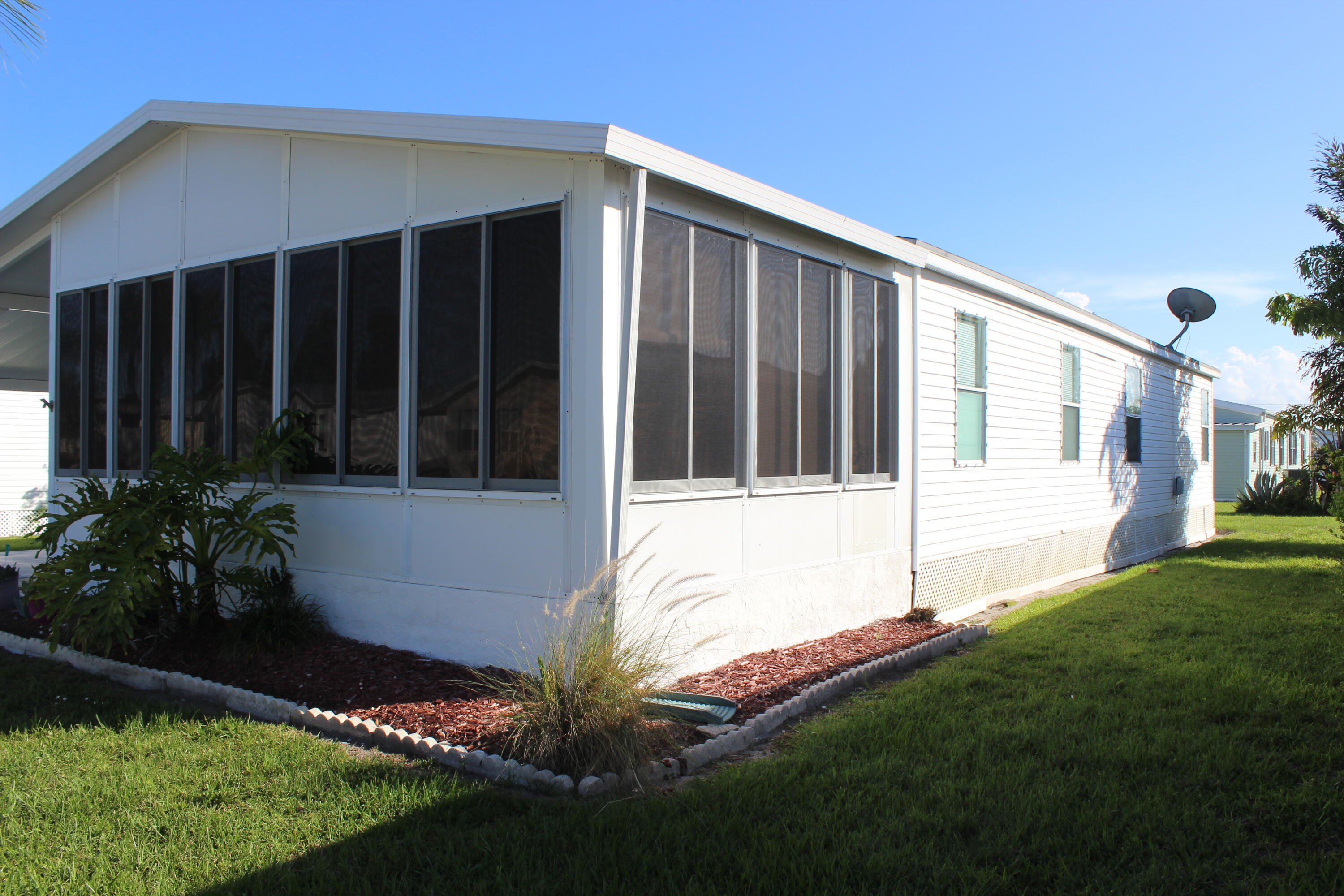6731 Sinsonte Court Property Photo 3