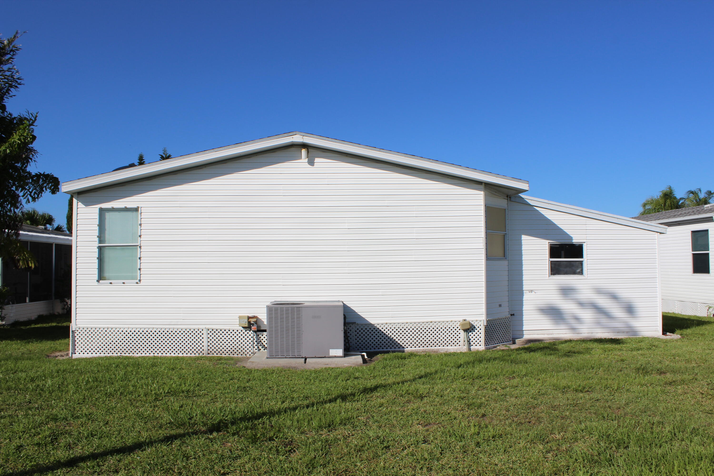 6731 Sinsonte Court Property Photo 5