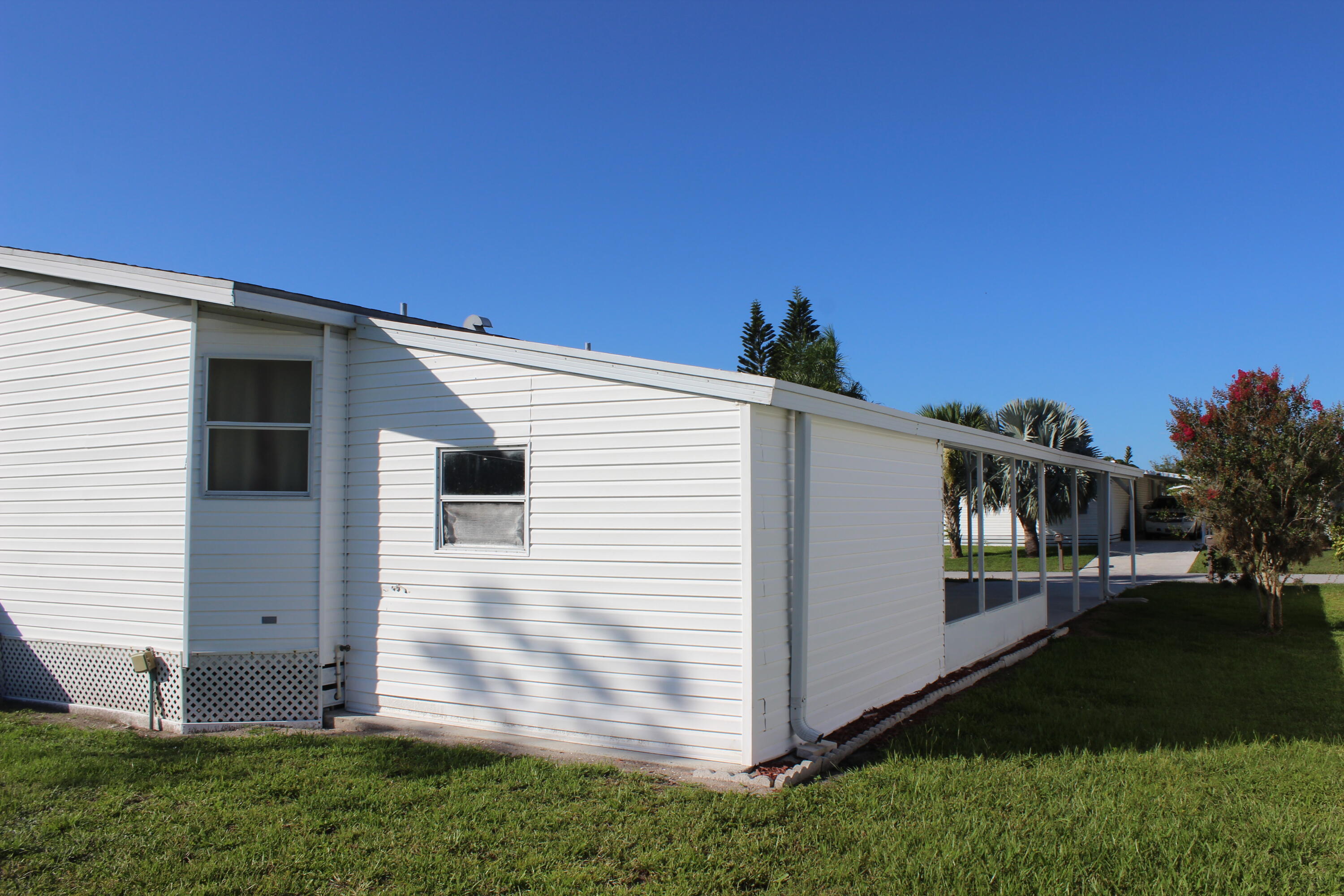 6731 Sinsonte Court Property Photo 6