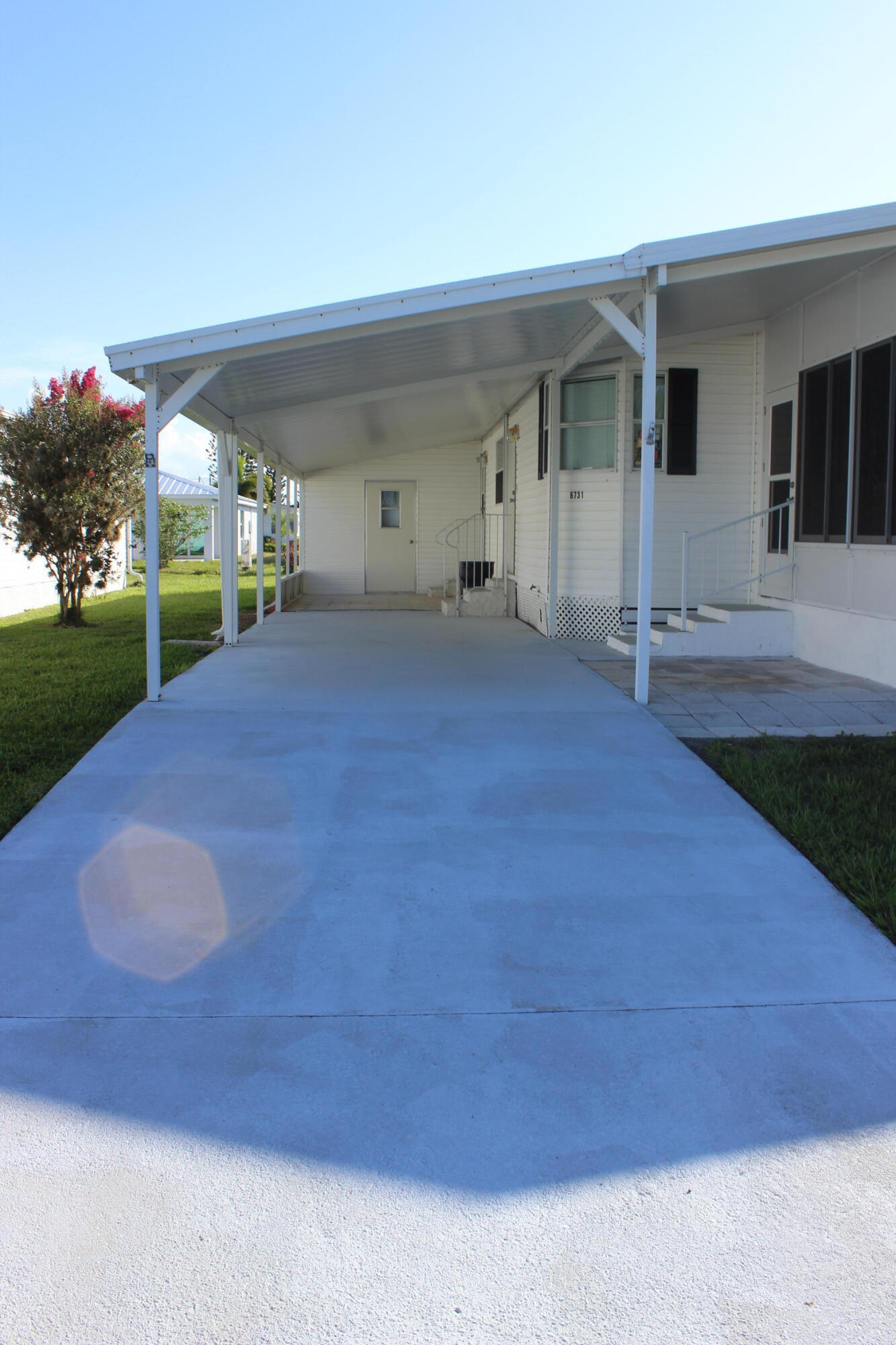 6731 Sinsonte Court Property Photo 8