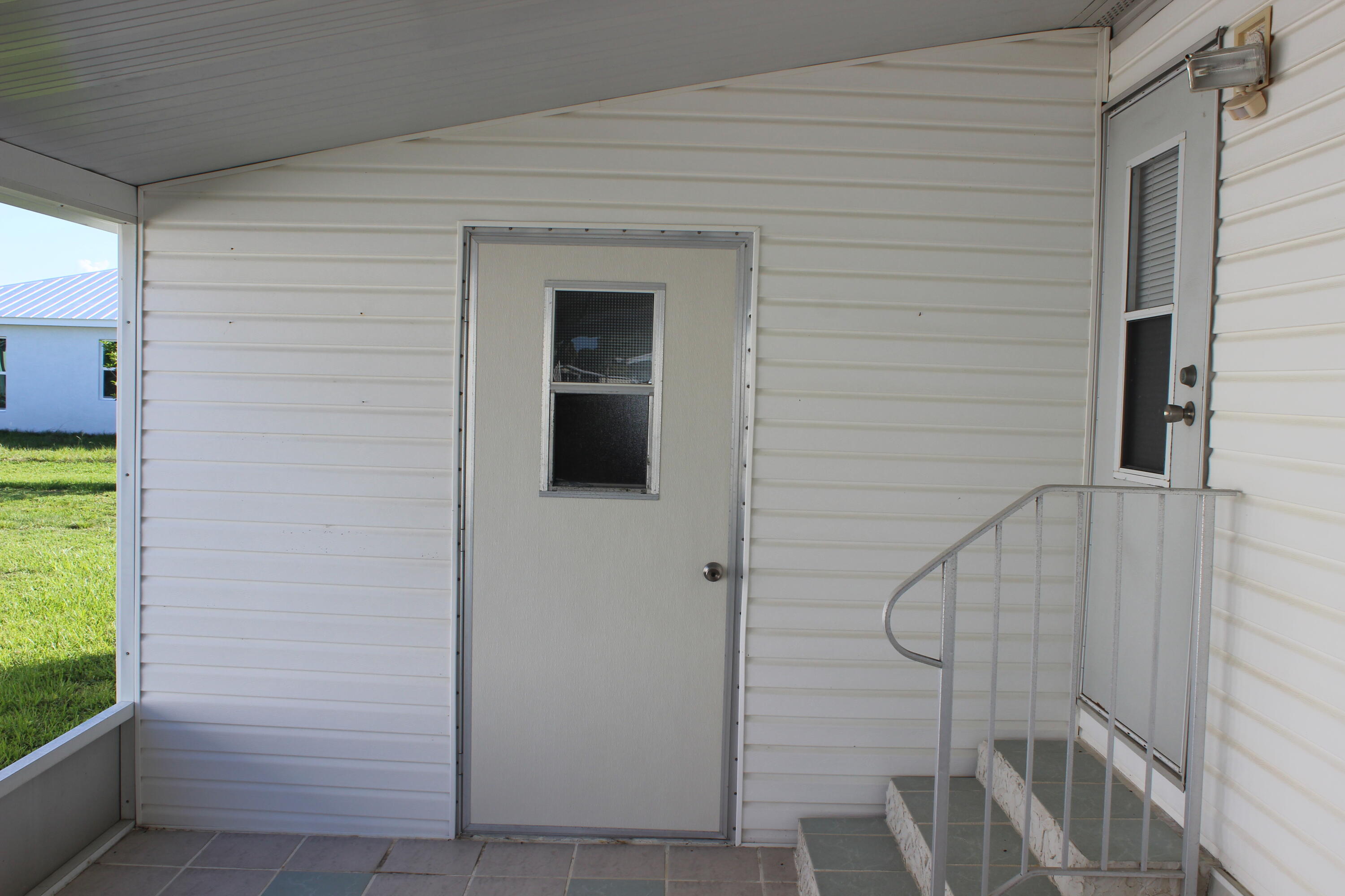 6731 Sinsonte Court Property Photo 9
