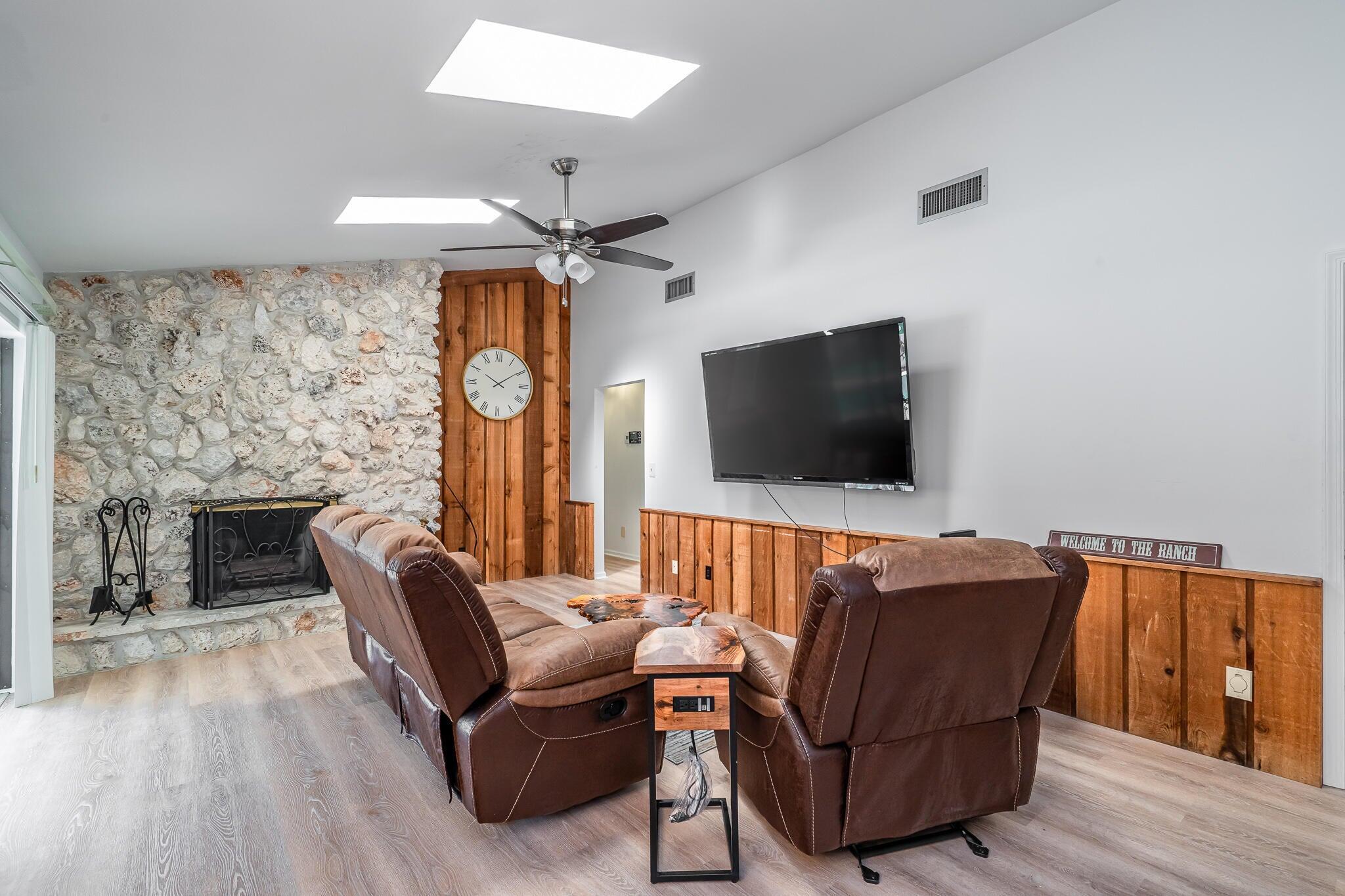12775 Guilford Circle Property Photo 9