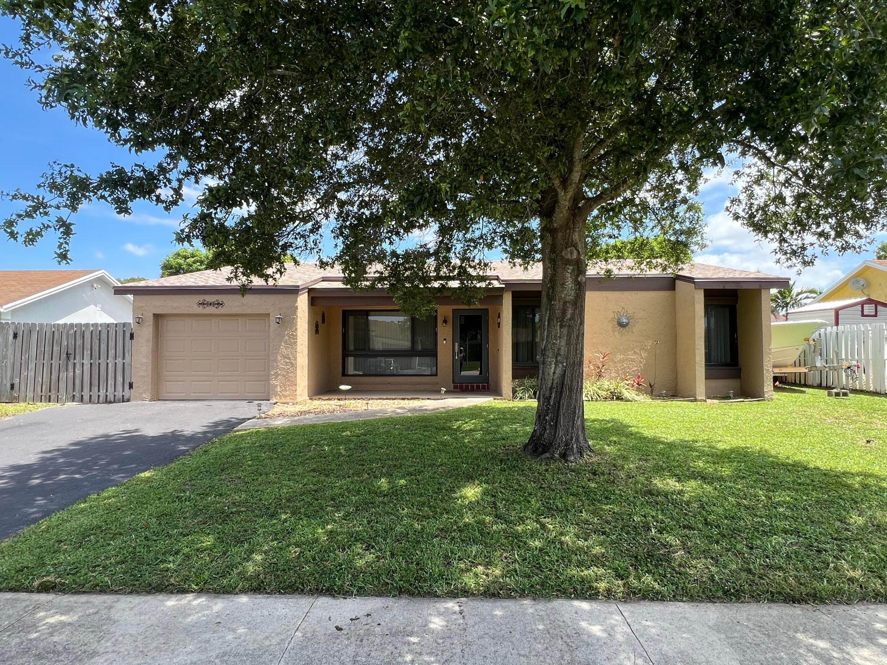 8511 Nw 8th Street Property Photo 3