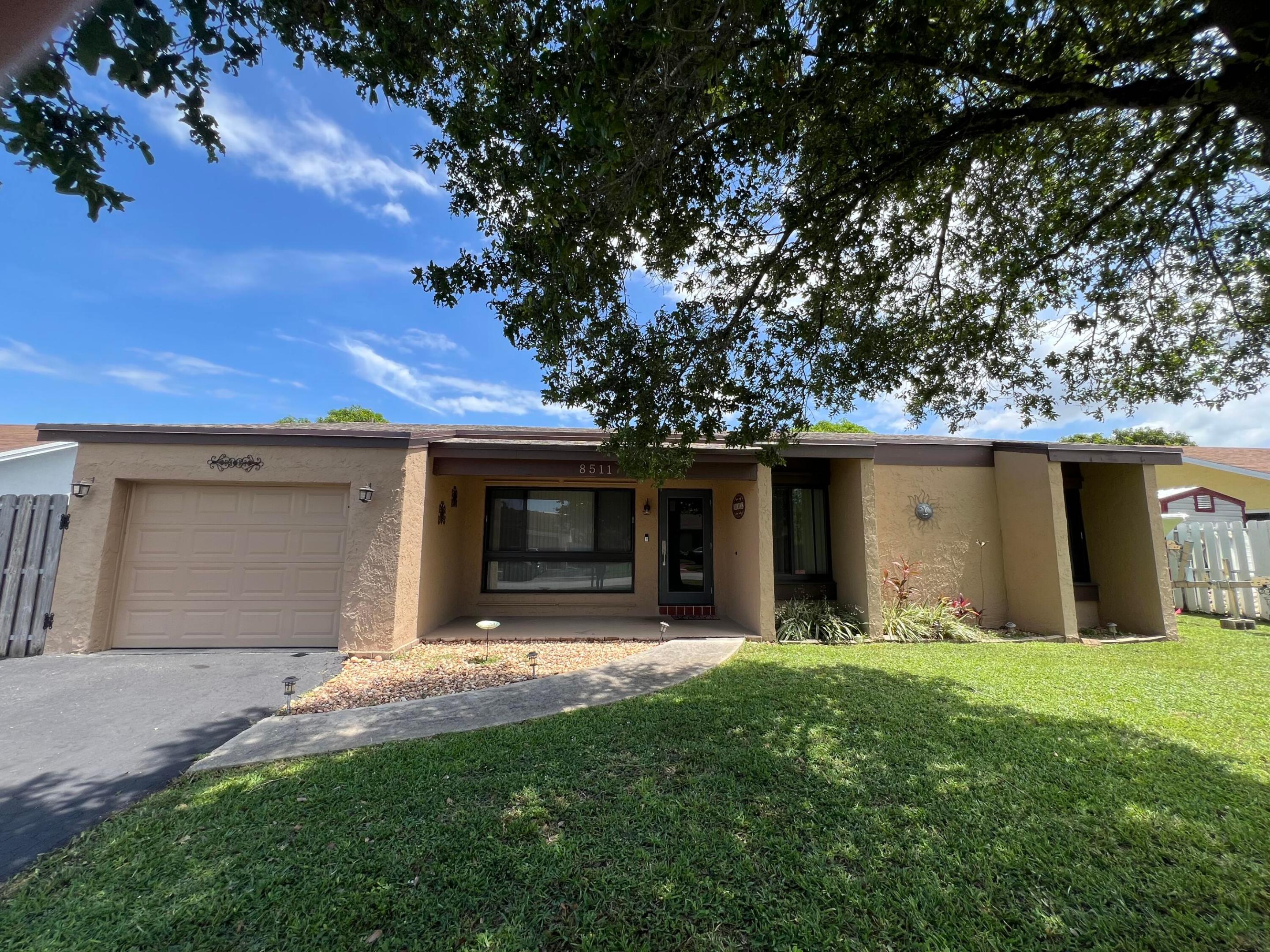 8511 Nw 8th Street Property Photo 4