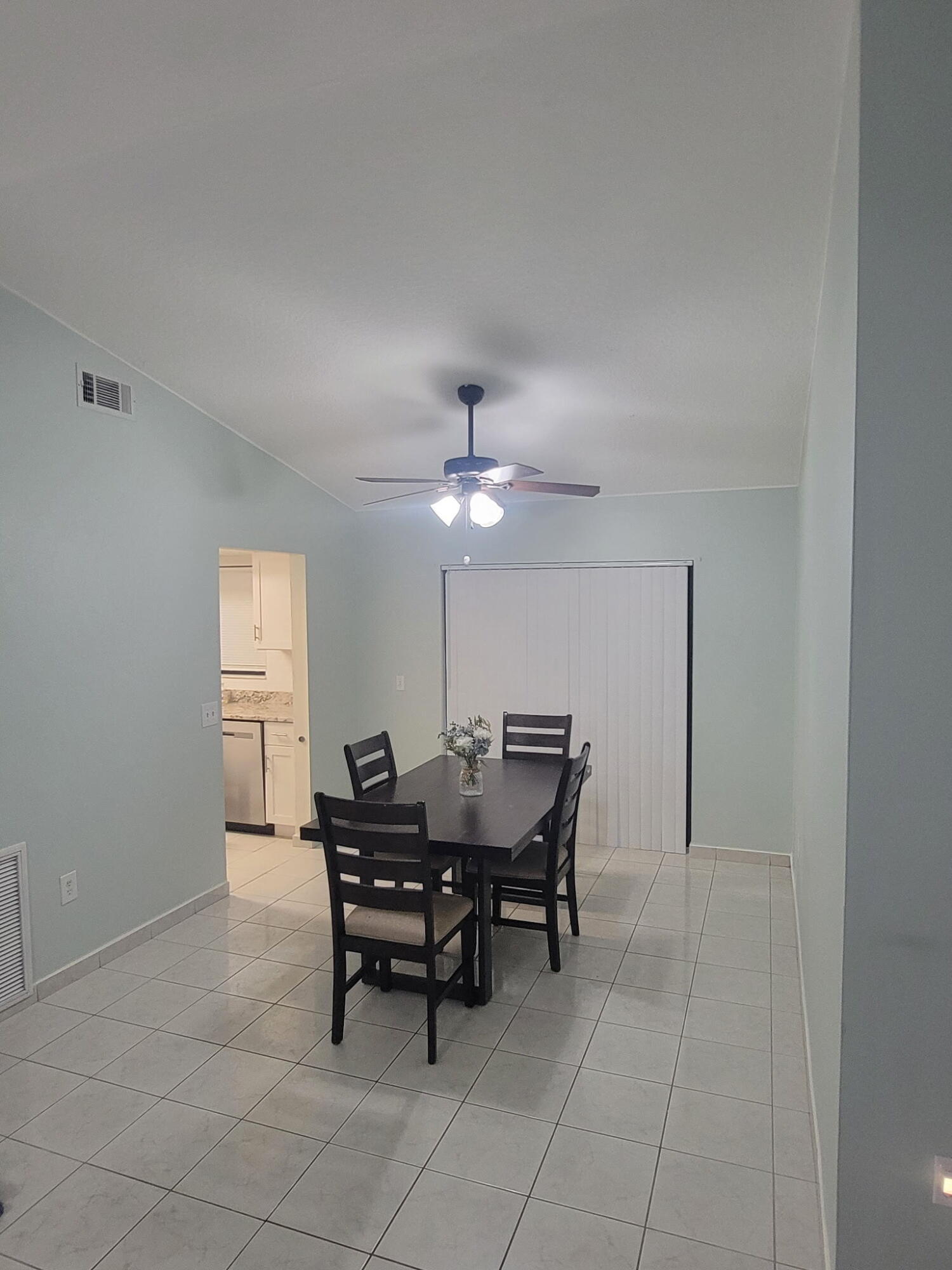 8511 Nw 8th Street Property Photo 6