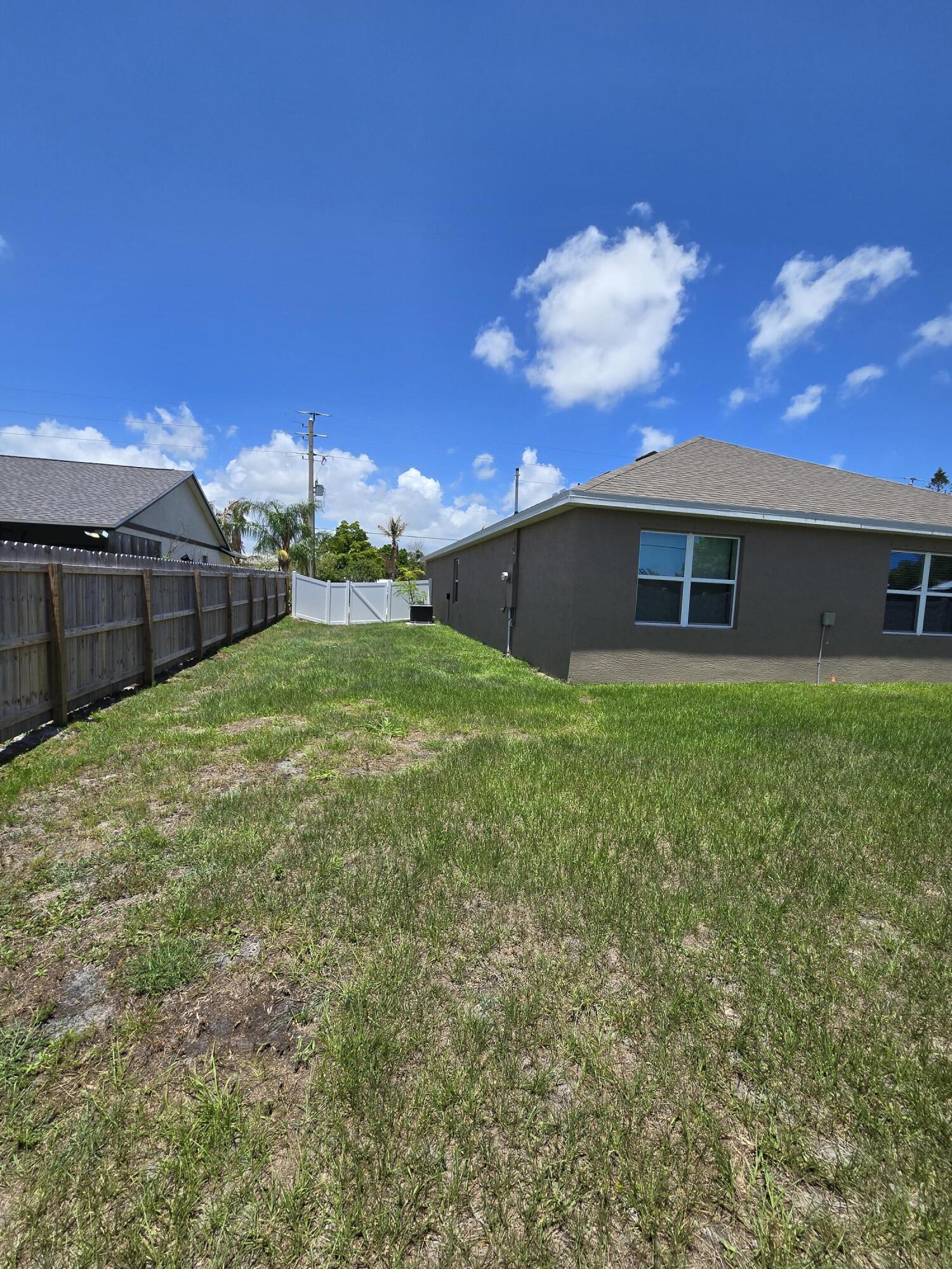 2101 Se Floresta Drive Property Photo 5