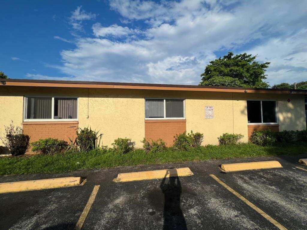 1796 Nw 52nd Avenue Property Photo 2