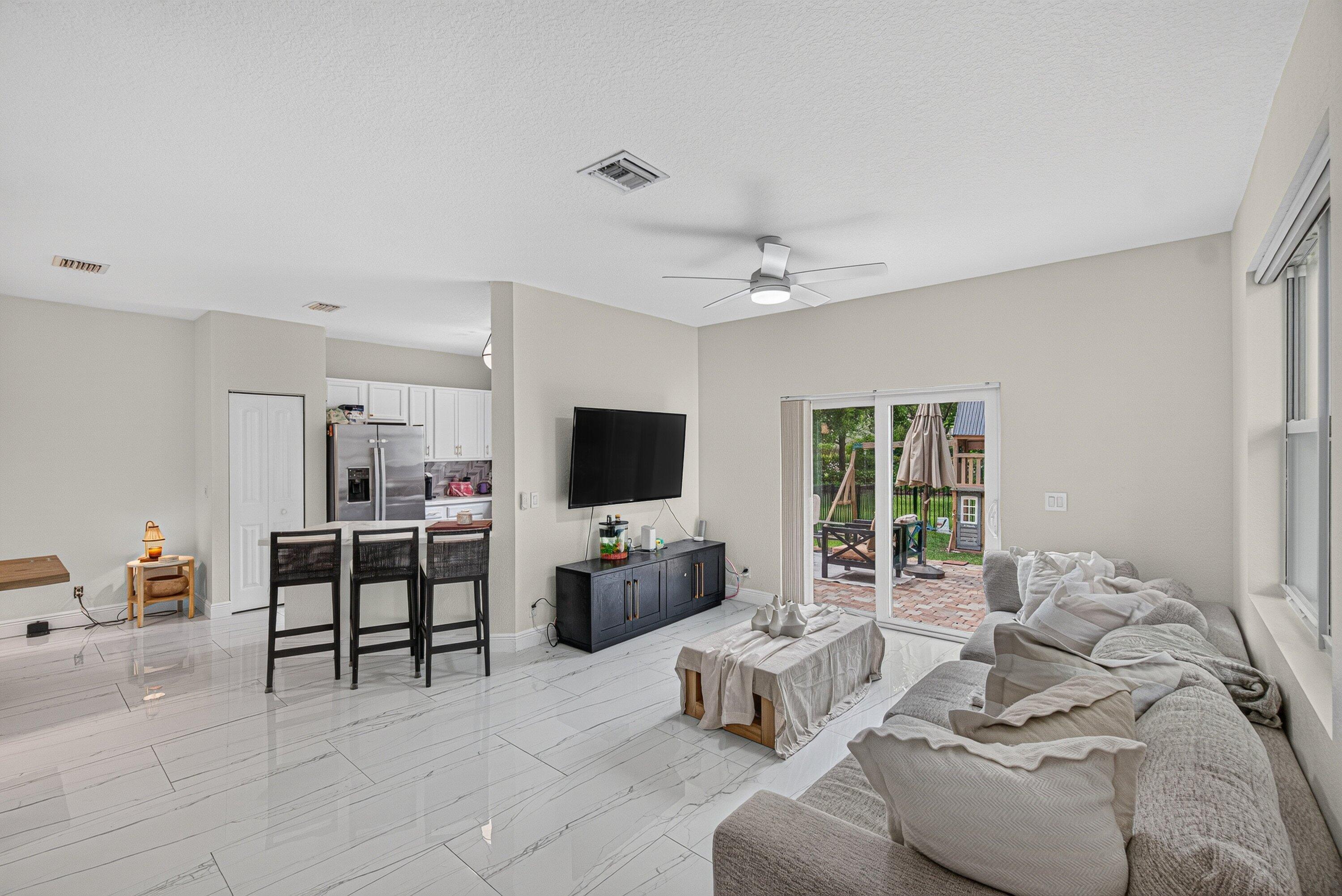 6455 Azura Lake Road Property Photo 7