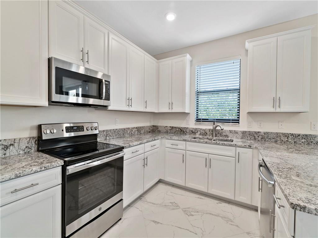 13056 Anthorne Lane 113 Property Photo 16