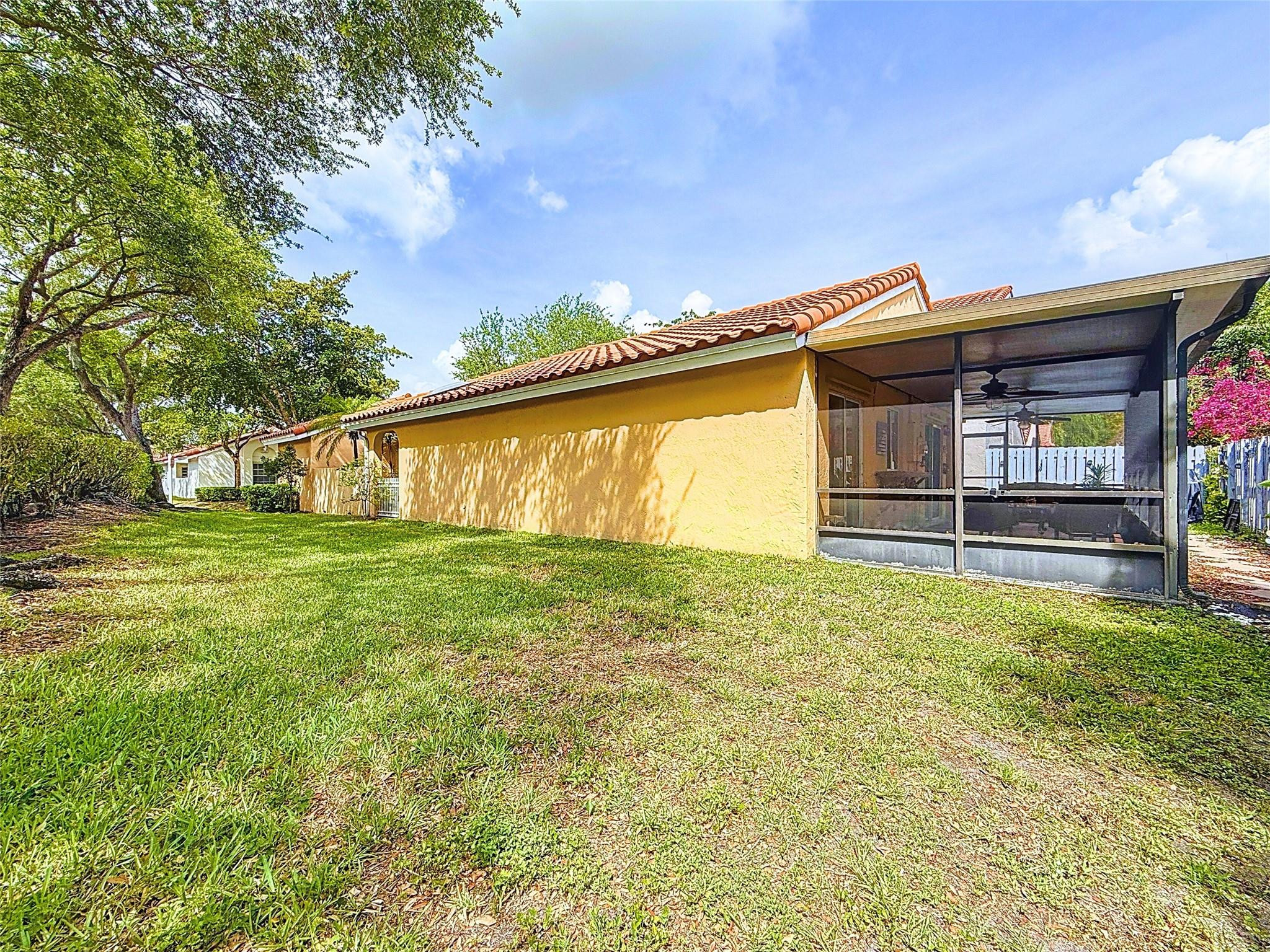1420 Seagrape Circle Property Photo 4
