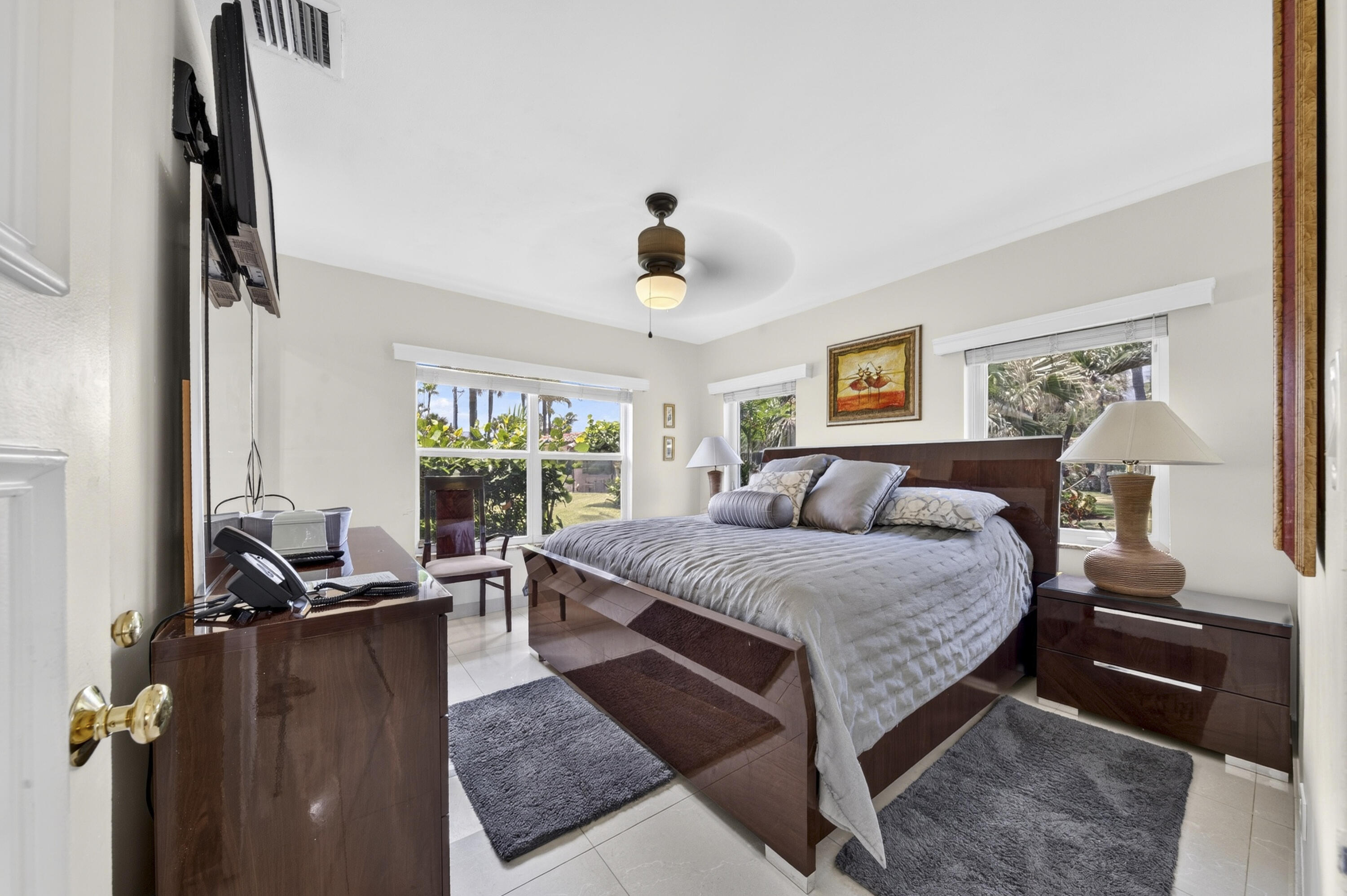 1225 Hillsboro Mile Villa H2 Property Photo 4