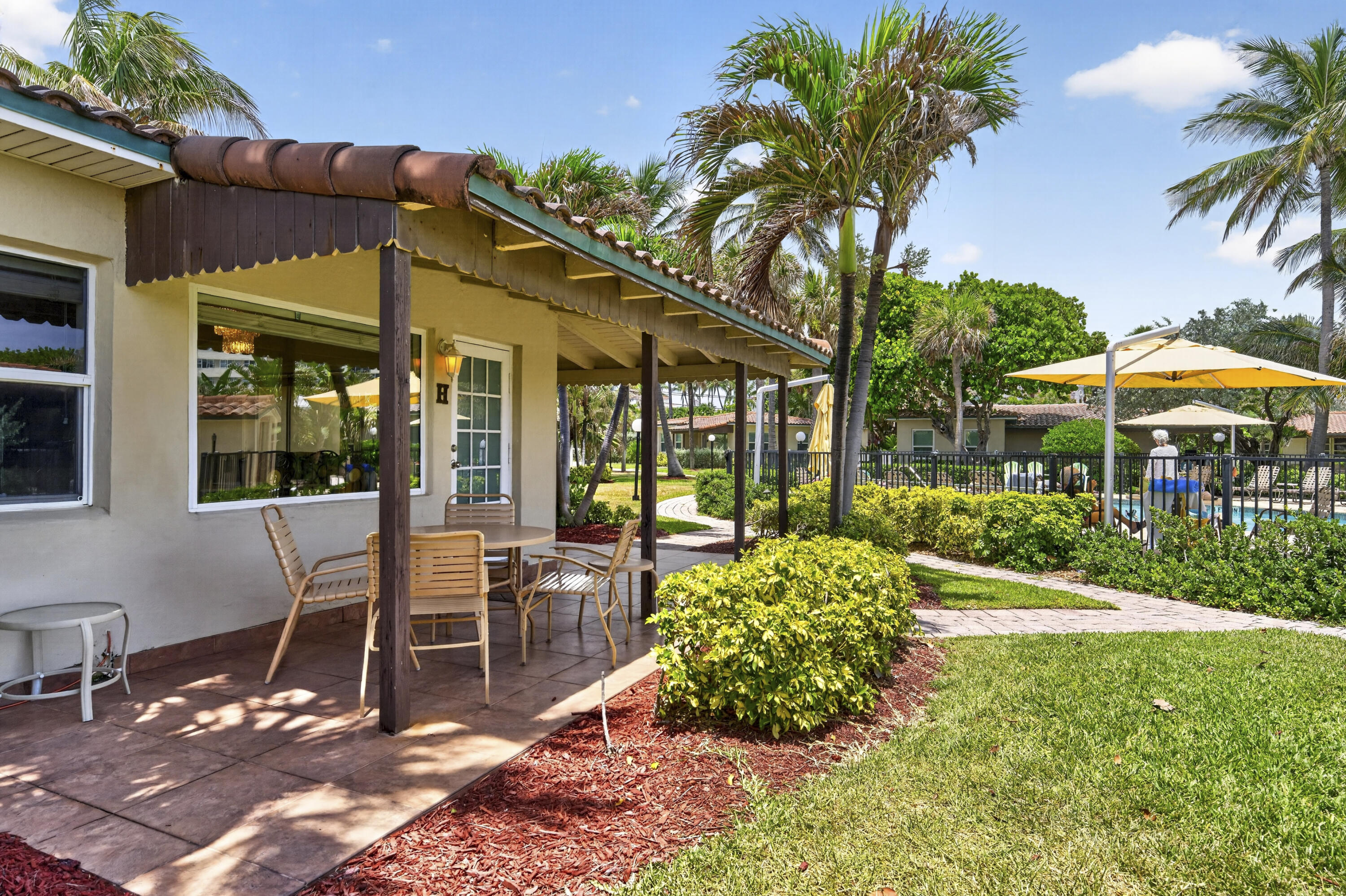 1225 Hillsboro Mile Villa H2 Property Photo 6