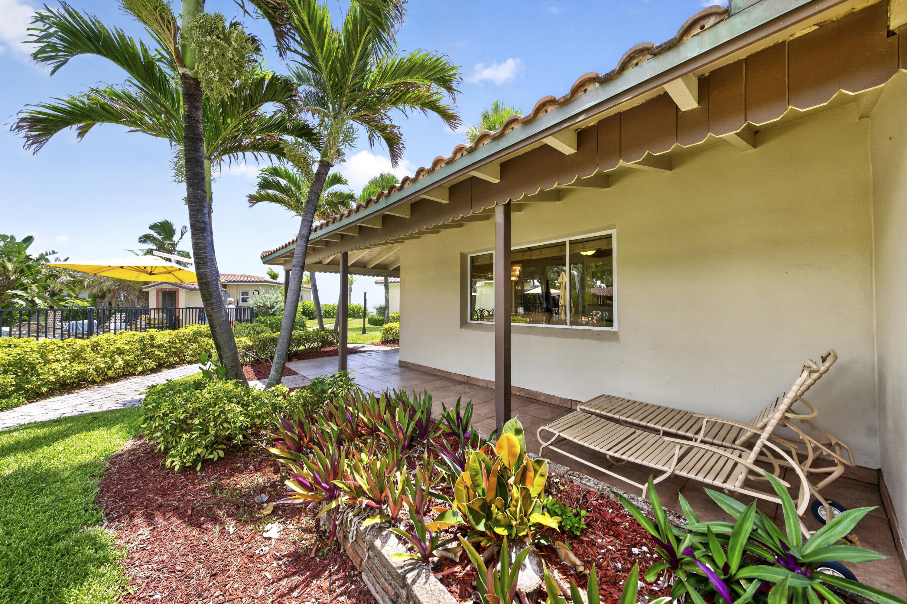 1225 Hillsboro Mile Villa H2 Property Photo 7
