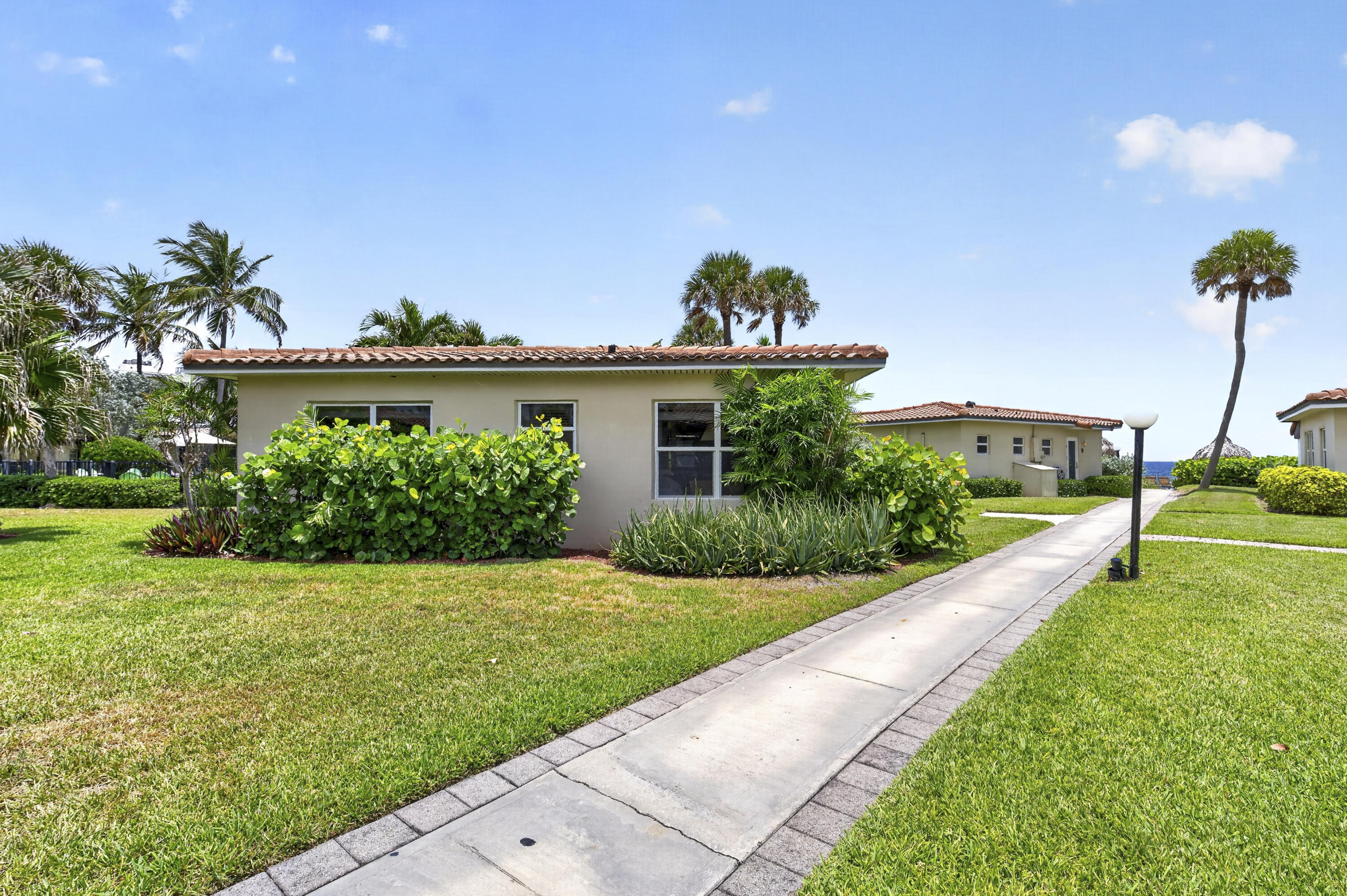 1225 Hillsboro Mile Villa H2 Property Photo 15