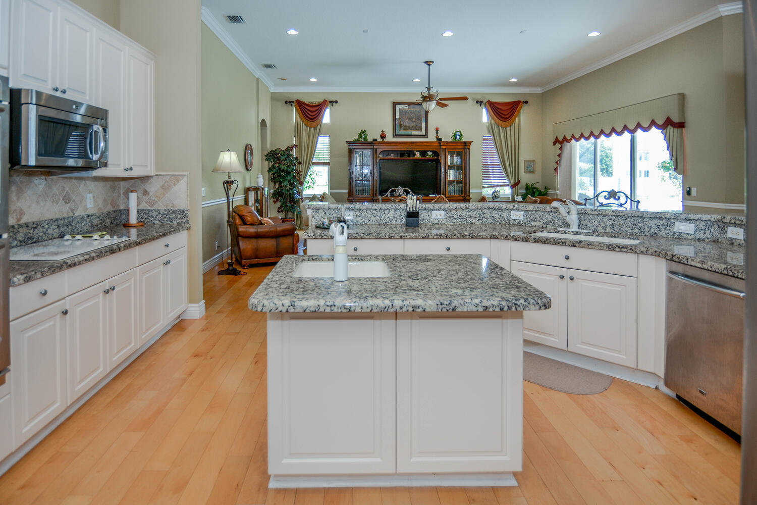 4676 Manderly Drive Property Photo 12