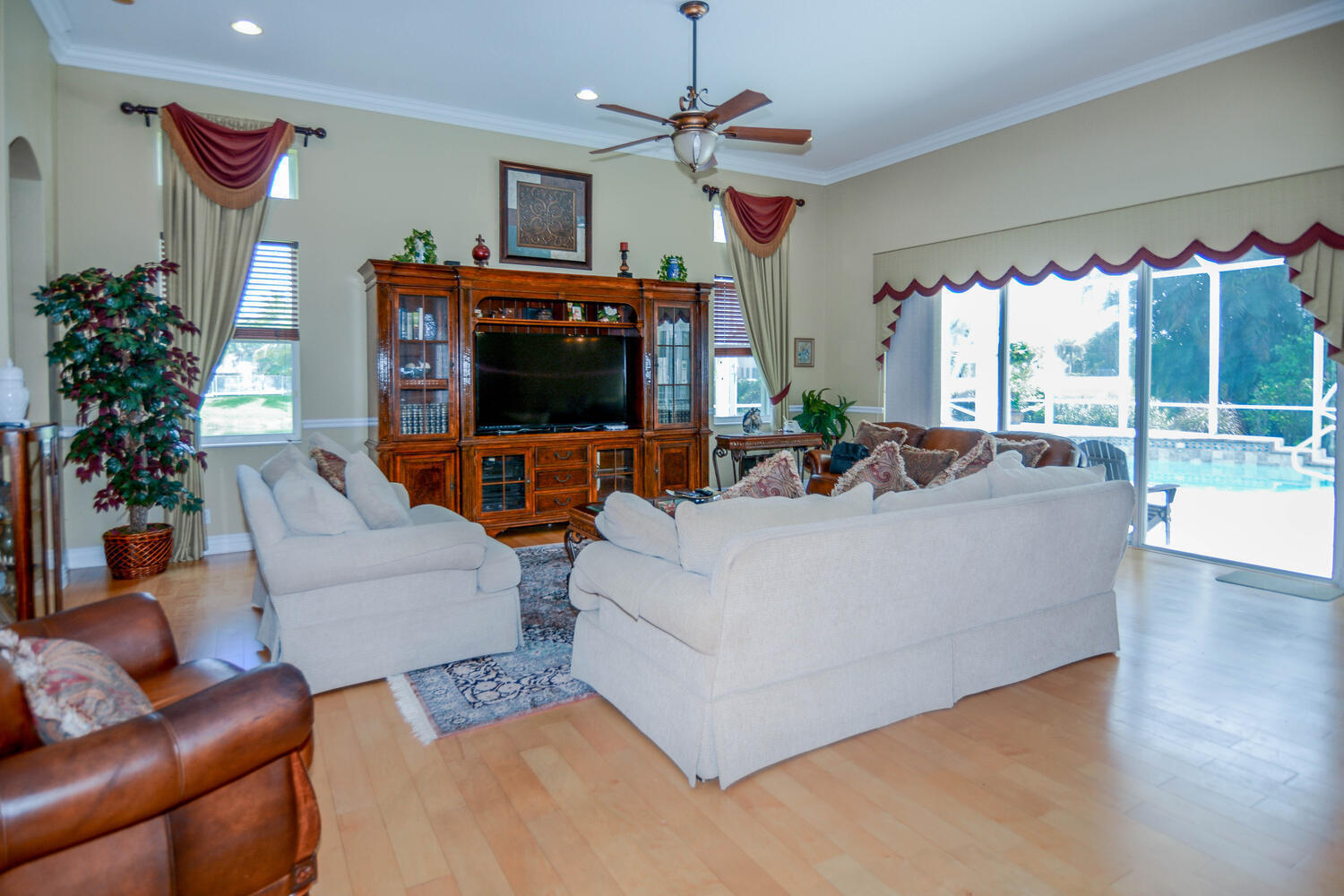 4676 Manderly Drive Property Photo 14