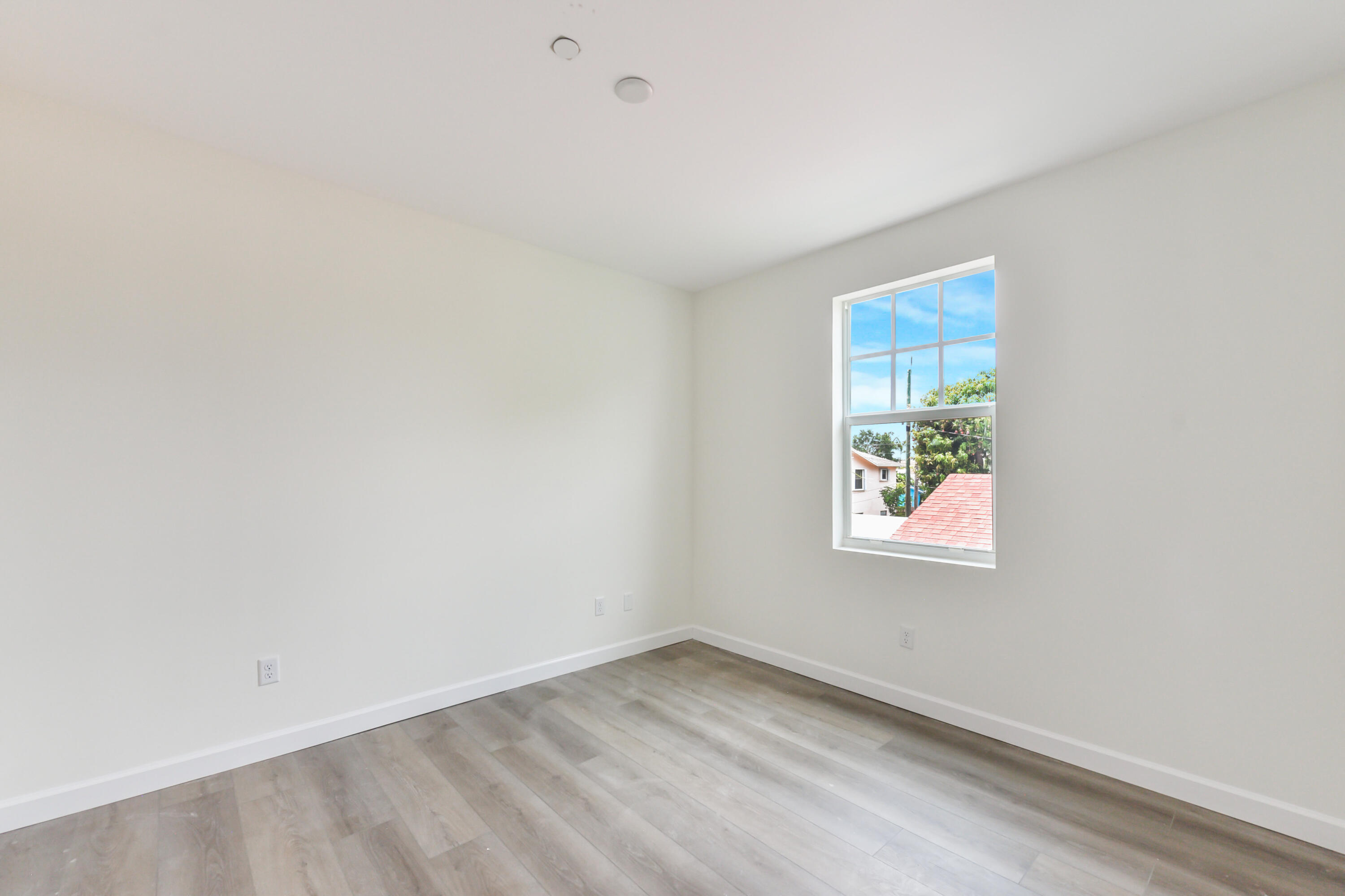 129 S K Street Property Photo 32