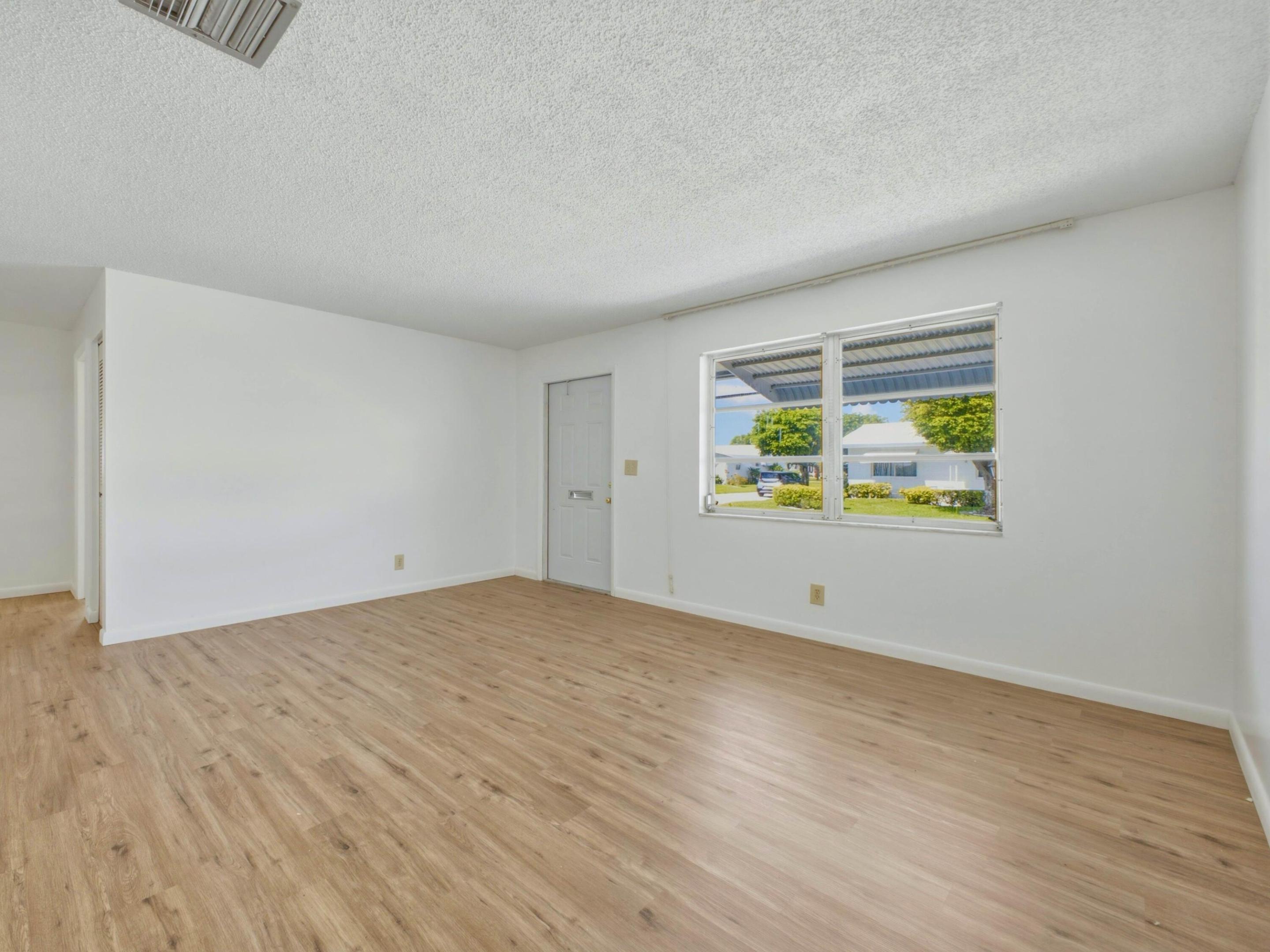 1012 Sw 17th Street Property Photo 4
