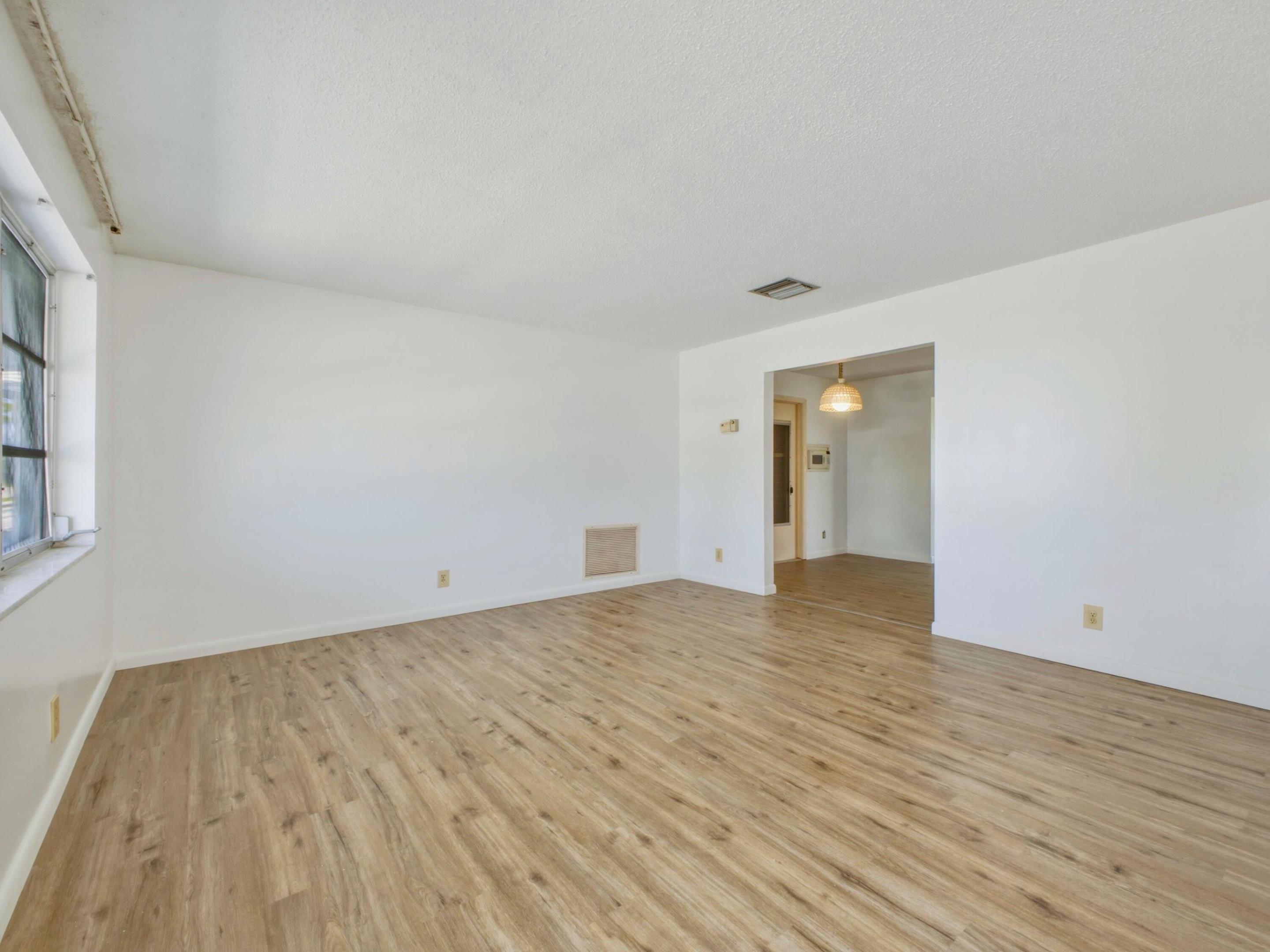 1012 Sw 17th Street Property Photo 5