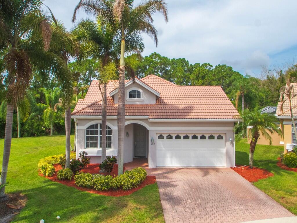 709 Sw Andros Cove Property Photo 2