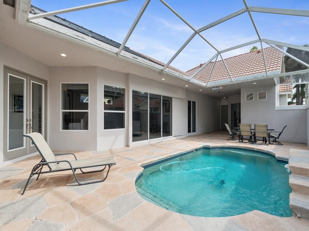 709 Sw Andros Cove Property Photo 3