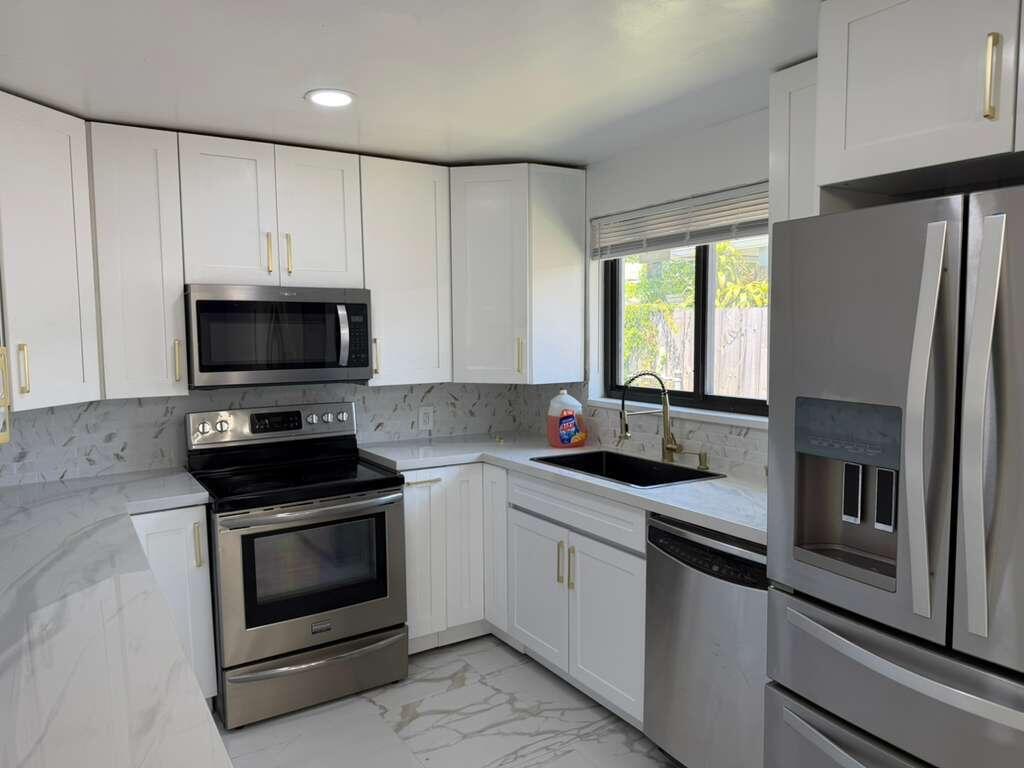 160 Se 15th Avenue Unit A Property Photo 2