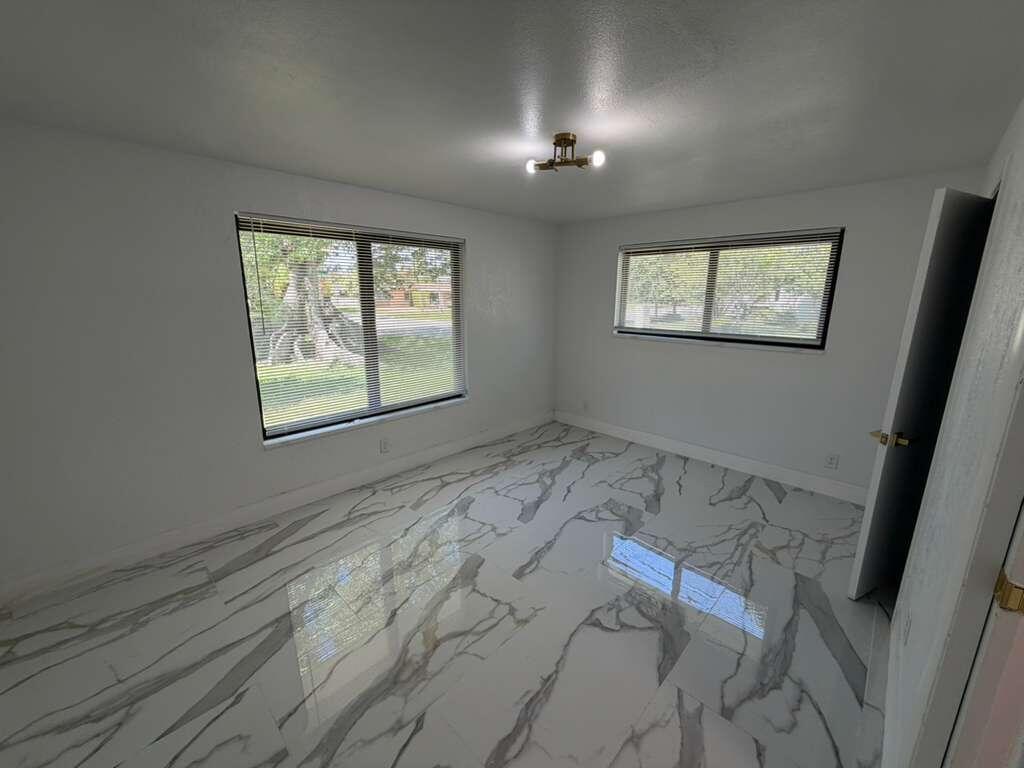 160 Se 15th Avenue Unit A Property Photo 8