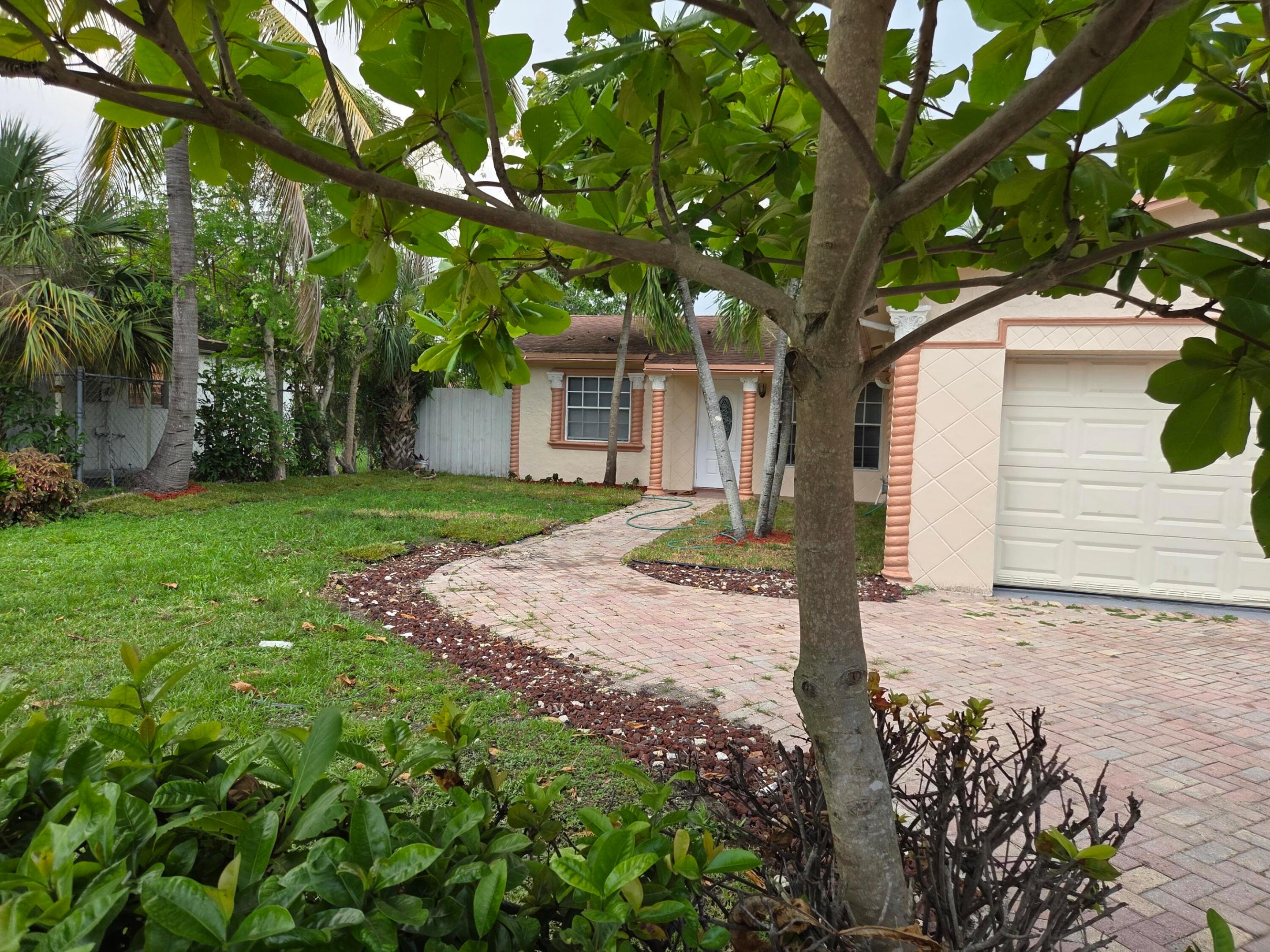7601 Kimberly Boulevard Property Photo 4