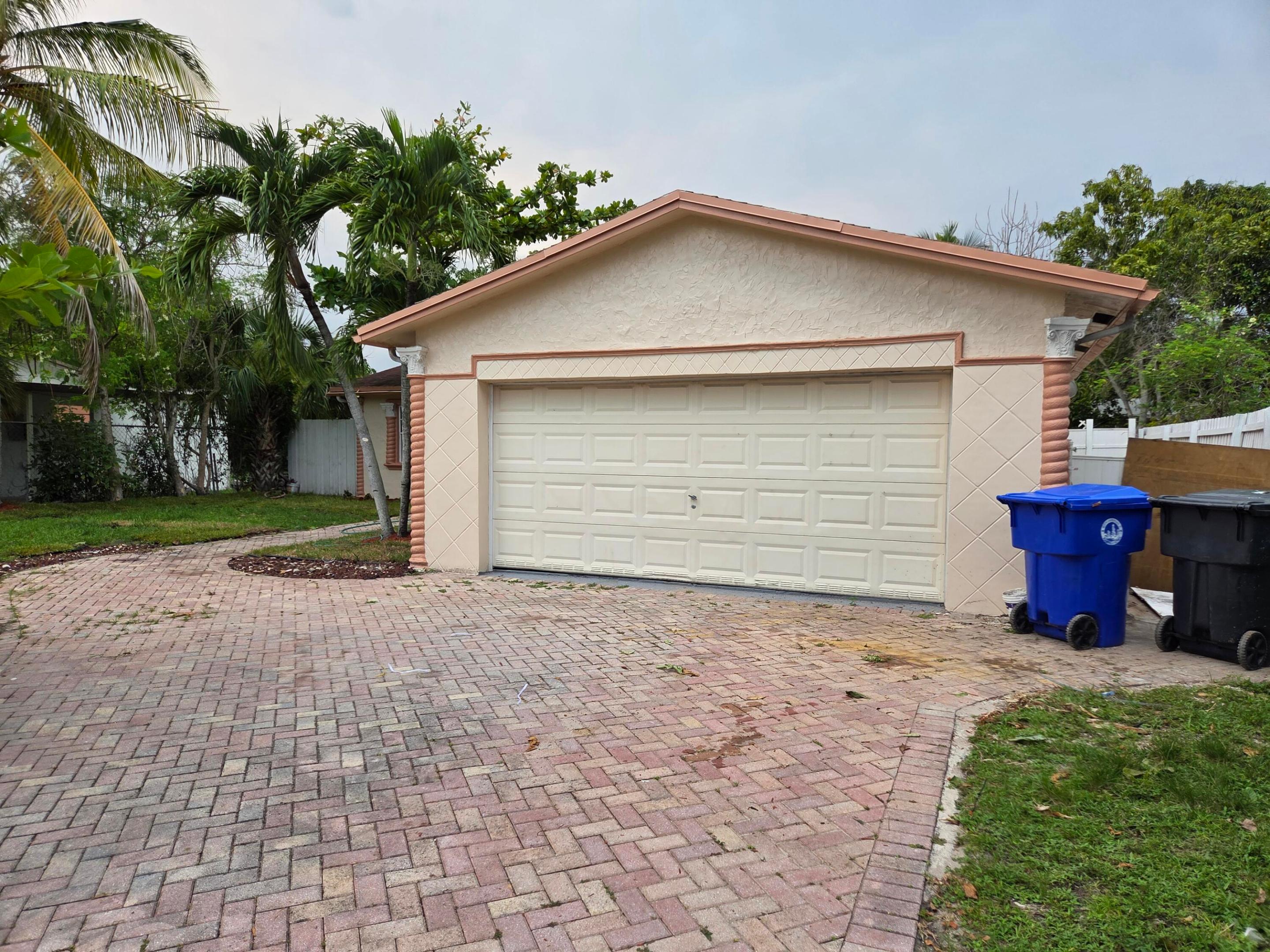 7601 Kimberly Boulevard Property Photo 5