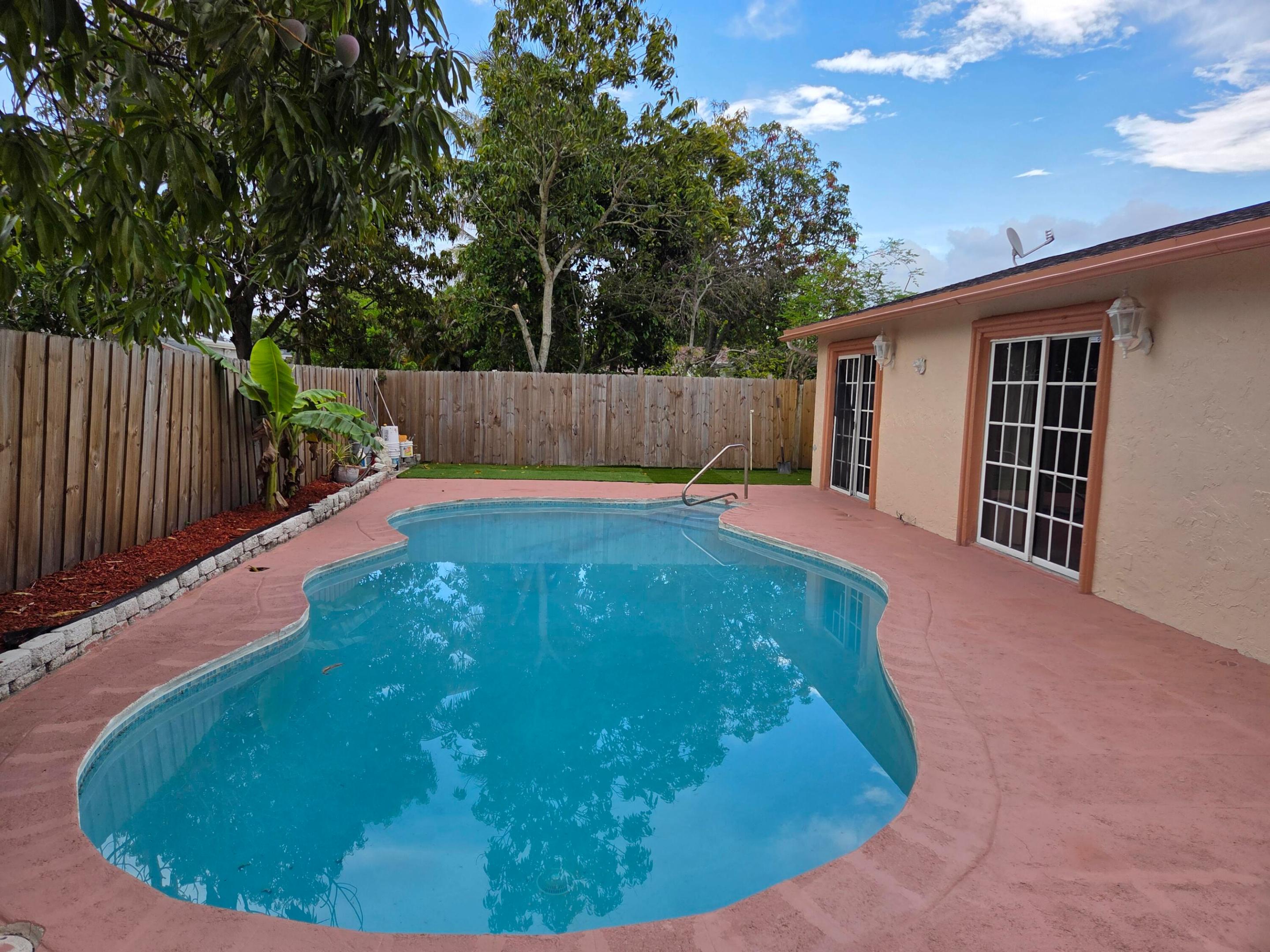 7601 Kimberly Boulevard Property Photo 6