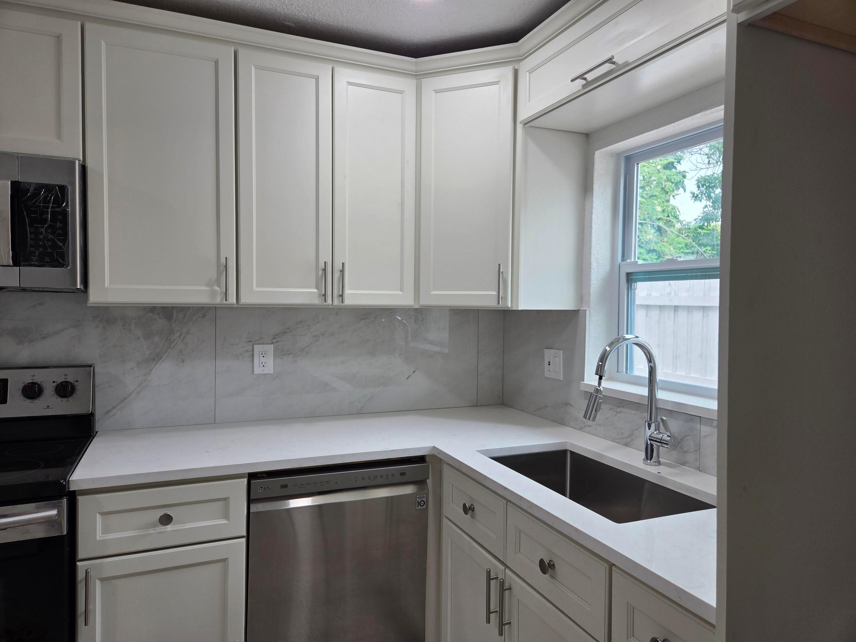 7601 Kimberly Boulevard Property Photo 13