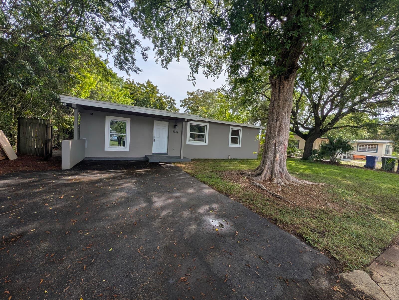 1733 NW 18th Street Property Photo 1