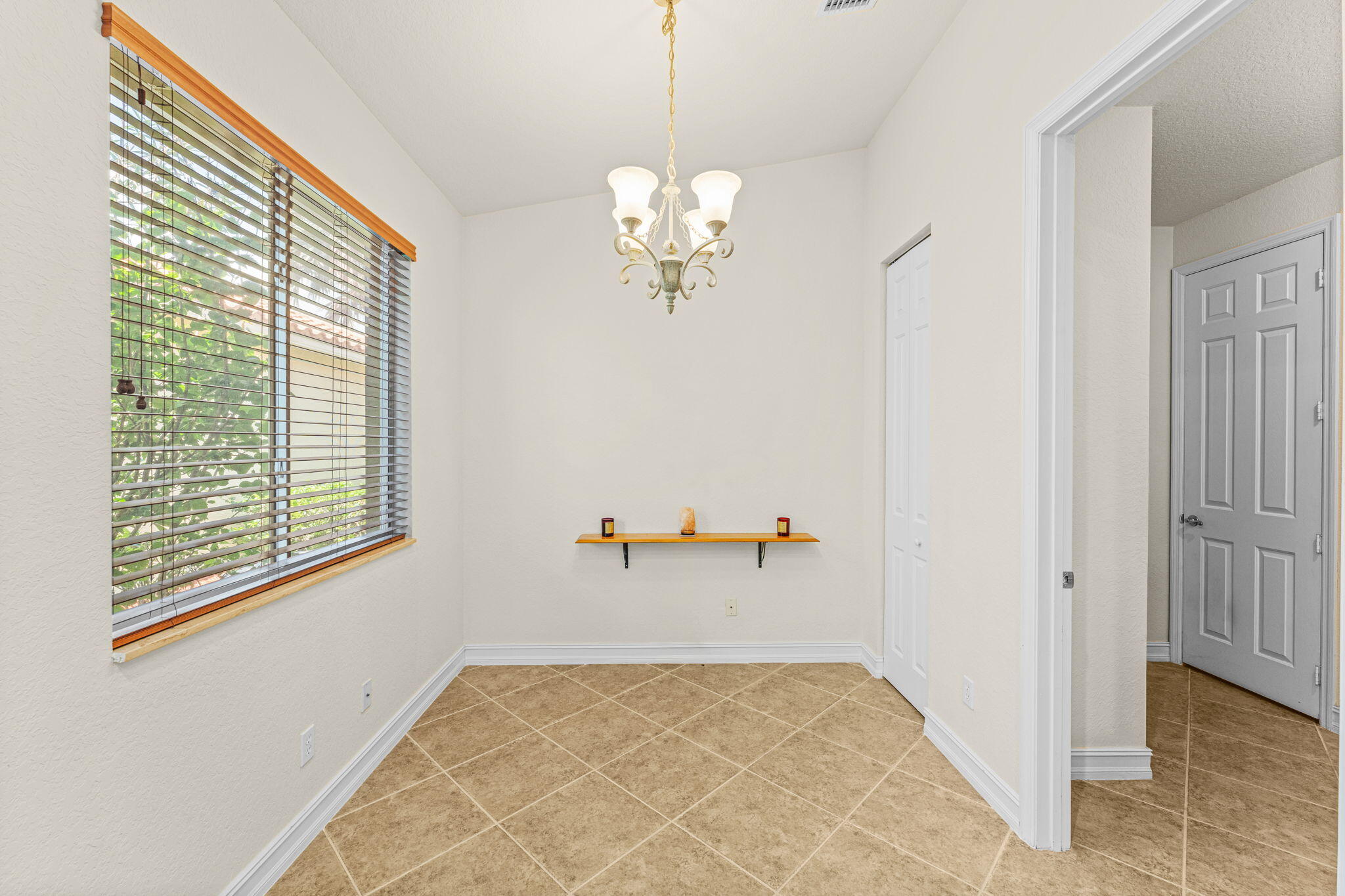 6223 Dorchester Way Property Photo 10