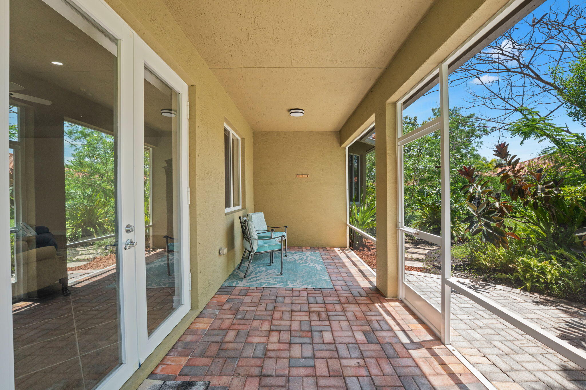 6223 Dorchester Way Property Photo 26