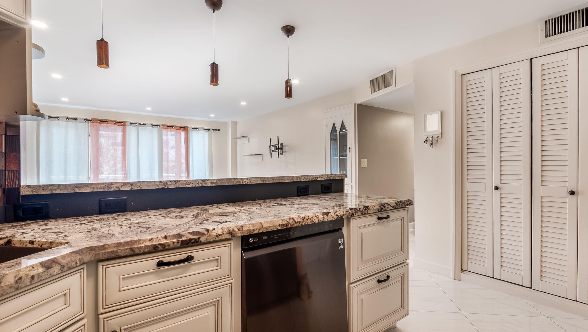 133 N Pompano Beach Boulevard 204 Property Photo 5