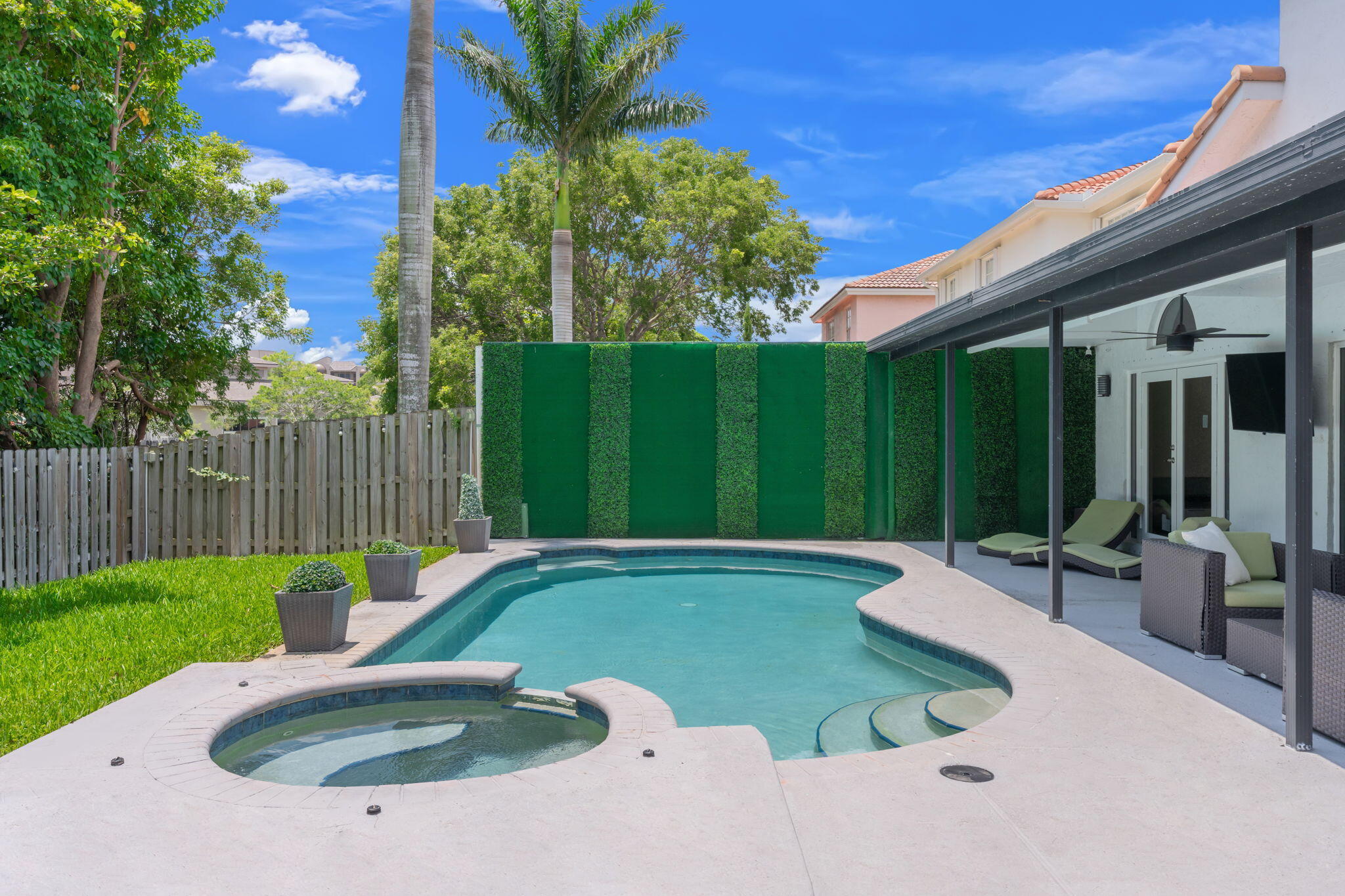 52 Gables Boulevard Property Photo 44