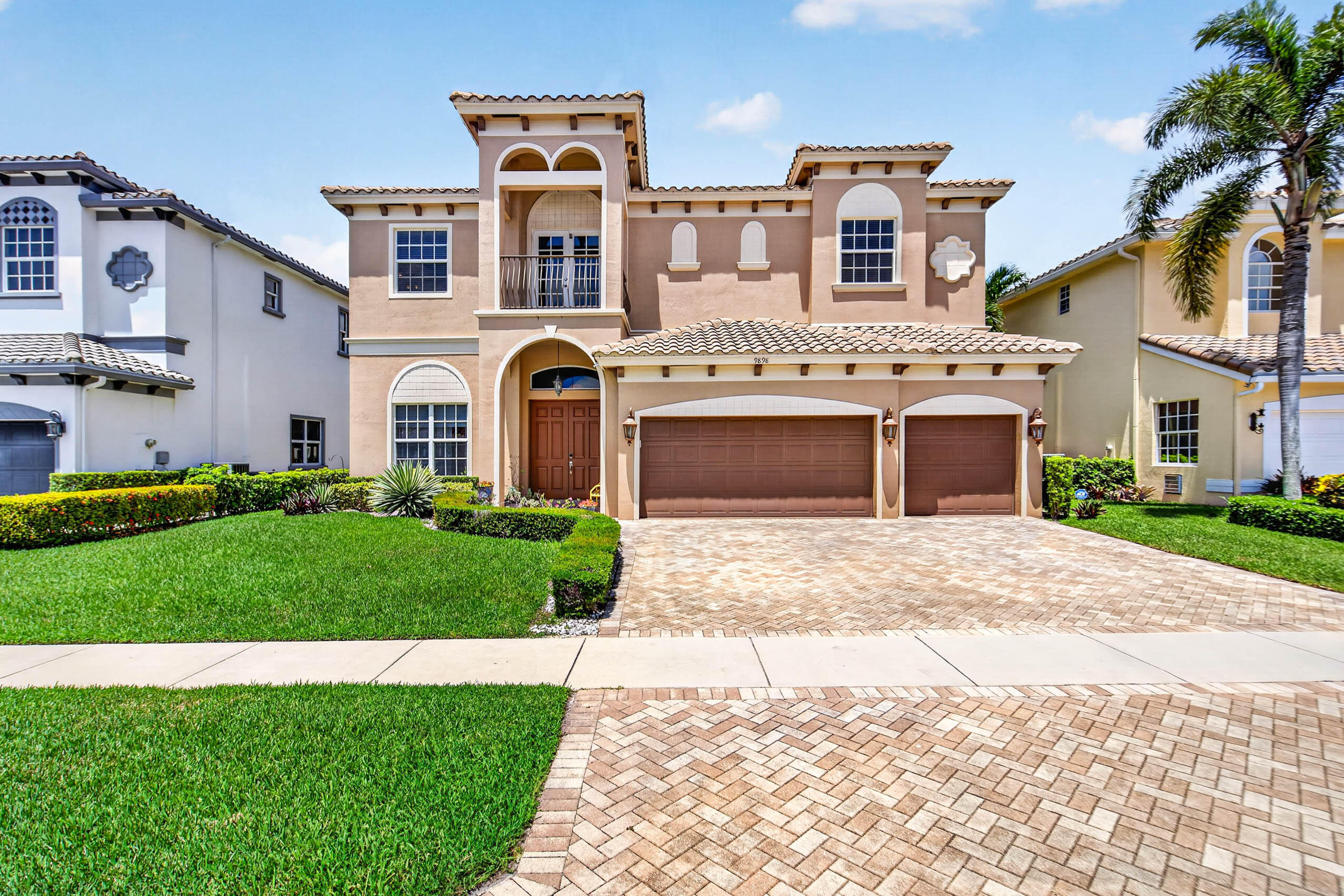 9898 Coronado Lake Drive