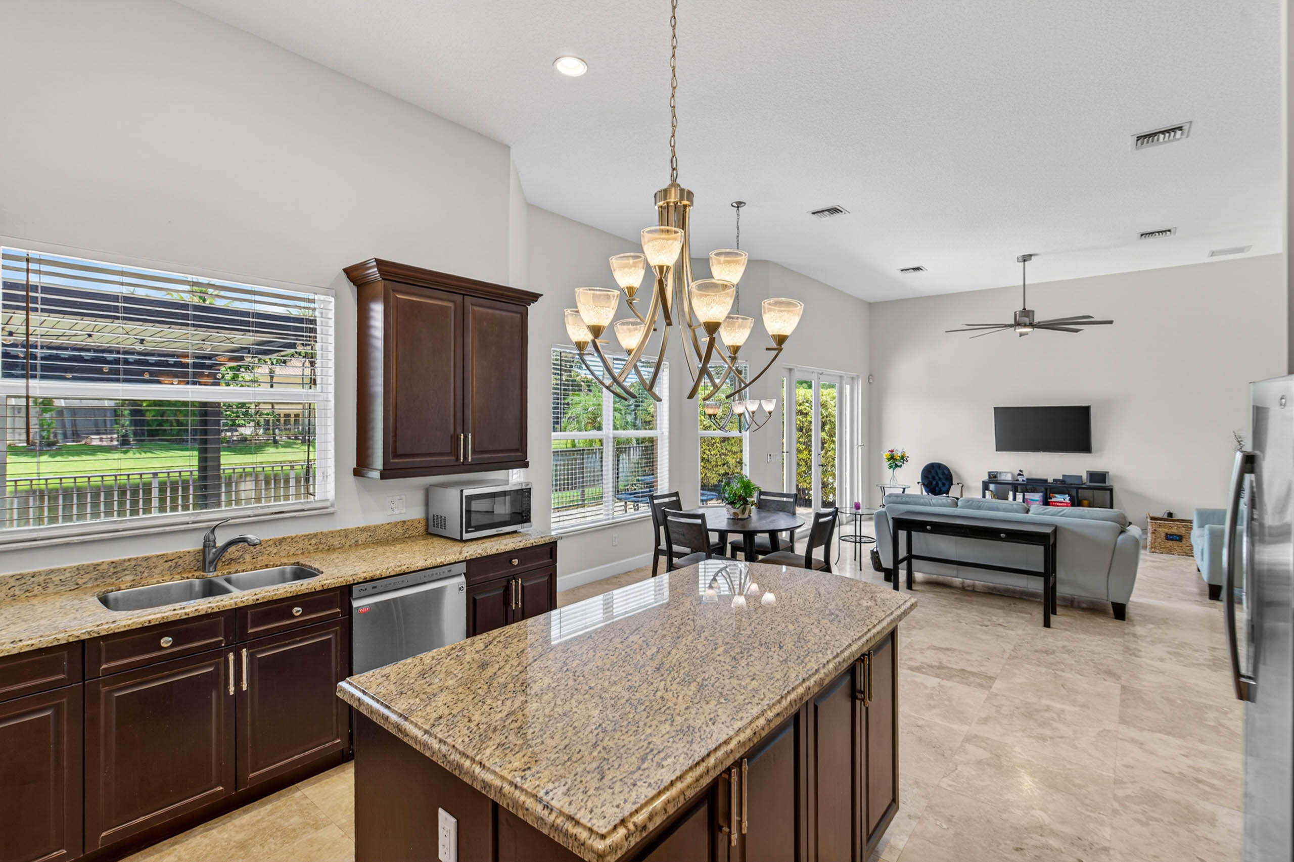 9898 Coronado Lake Drive Property Photo 10