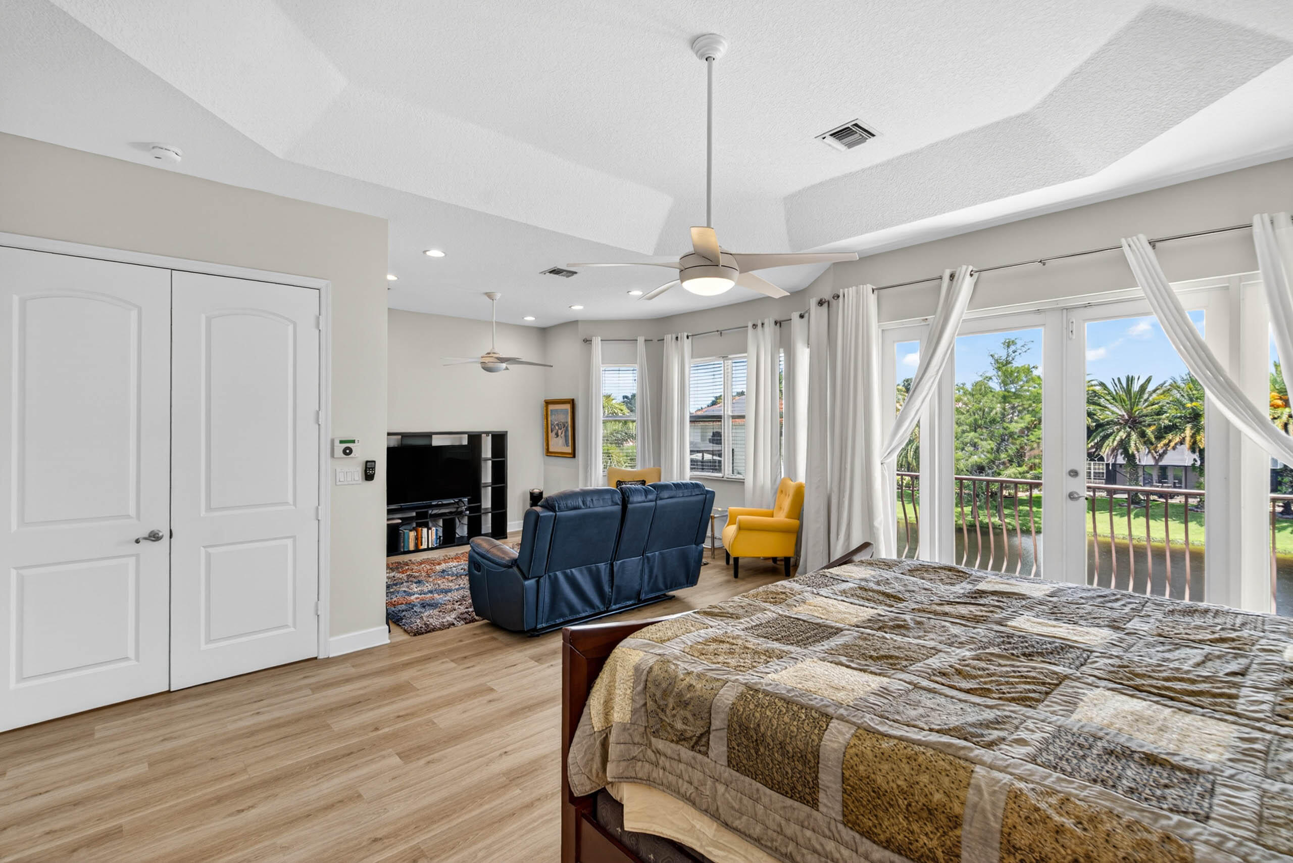 9898 Coronado Lake Drive Property Photo 23
