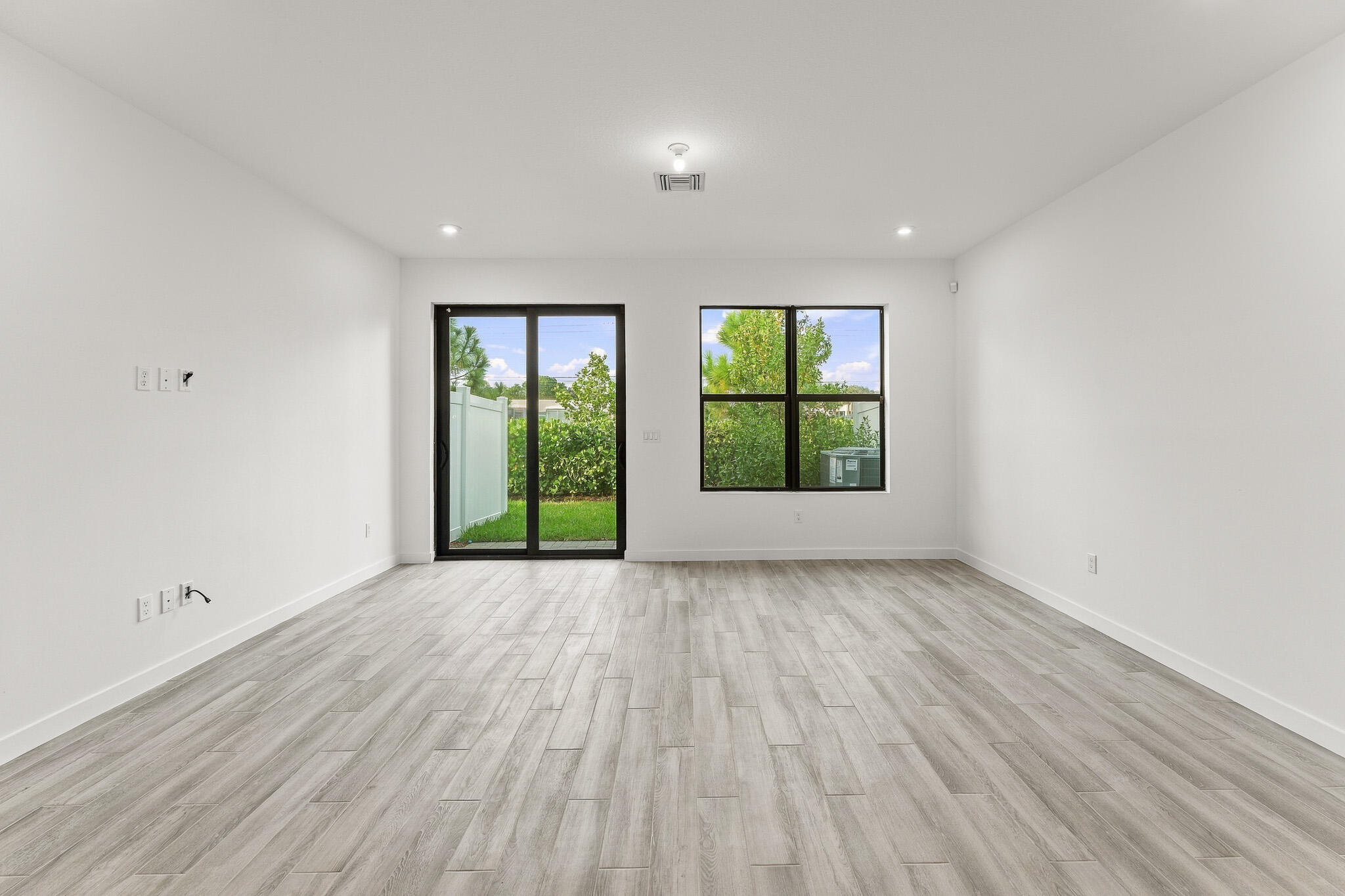 7225 Channing Avenue Property Photo 3