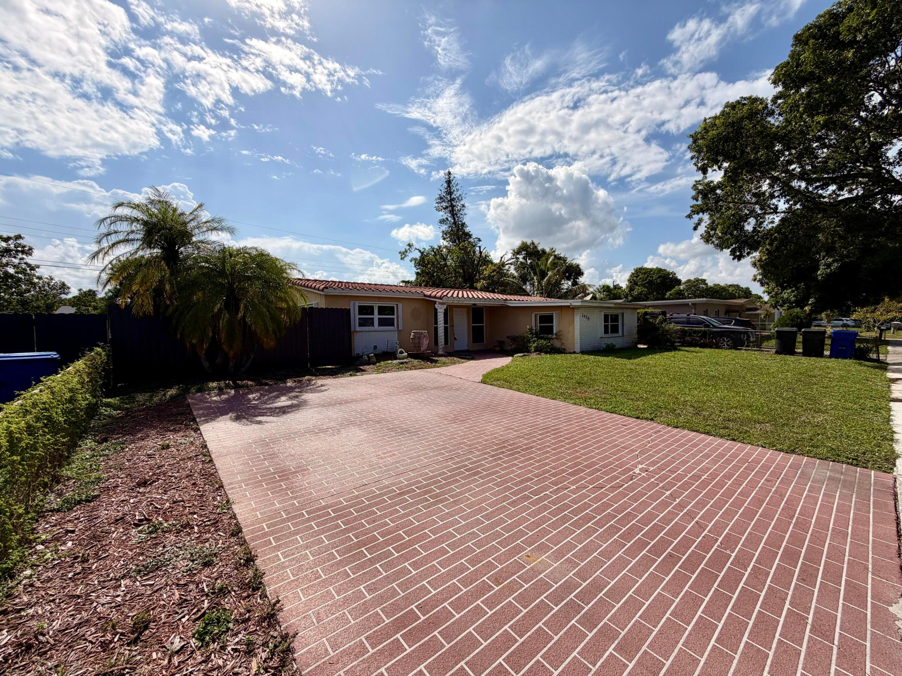 1410 N 67th Terrace