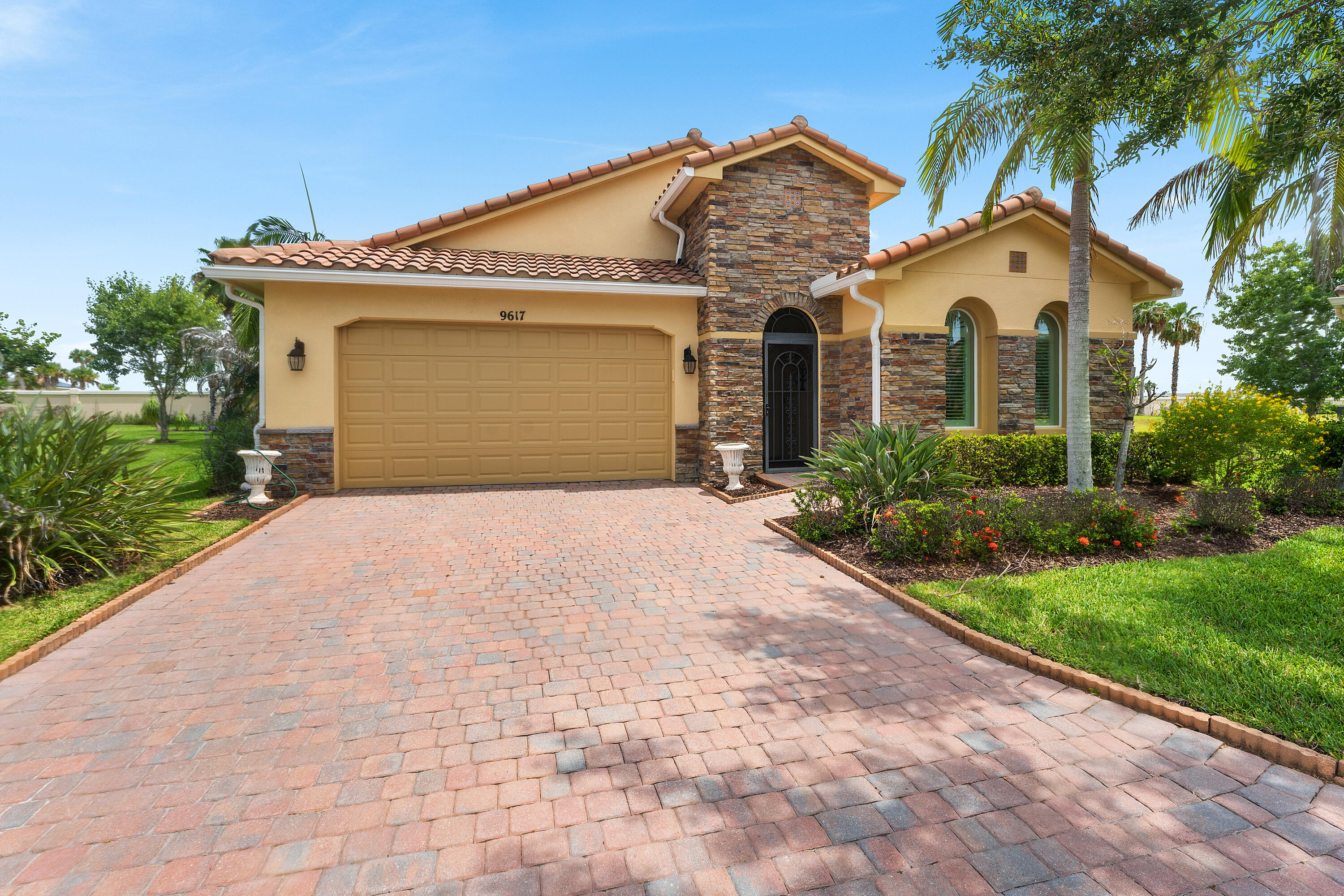 9617 SW Gum Tree Court Property Photo 1