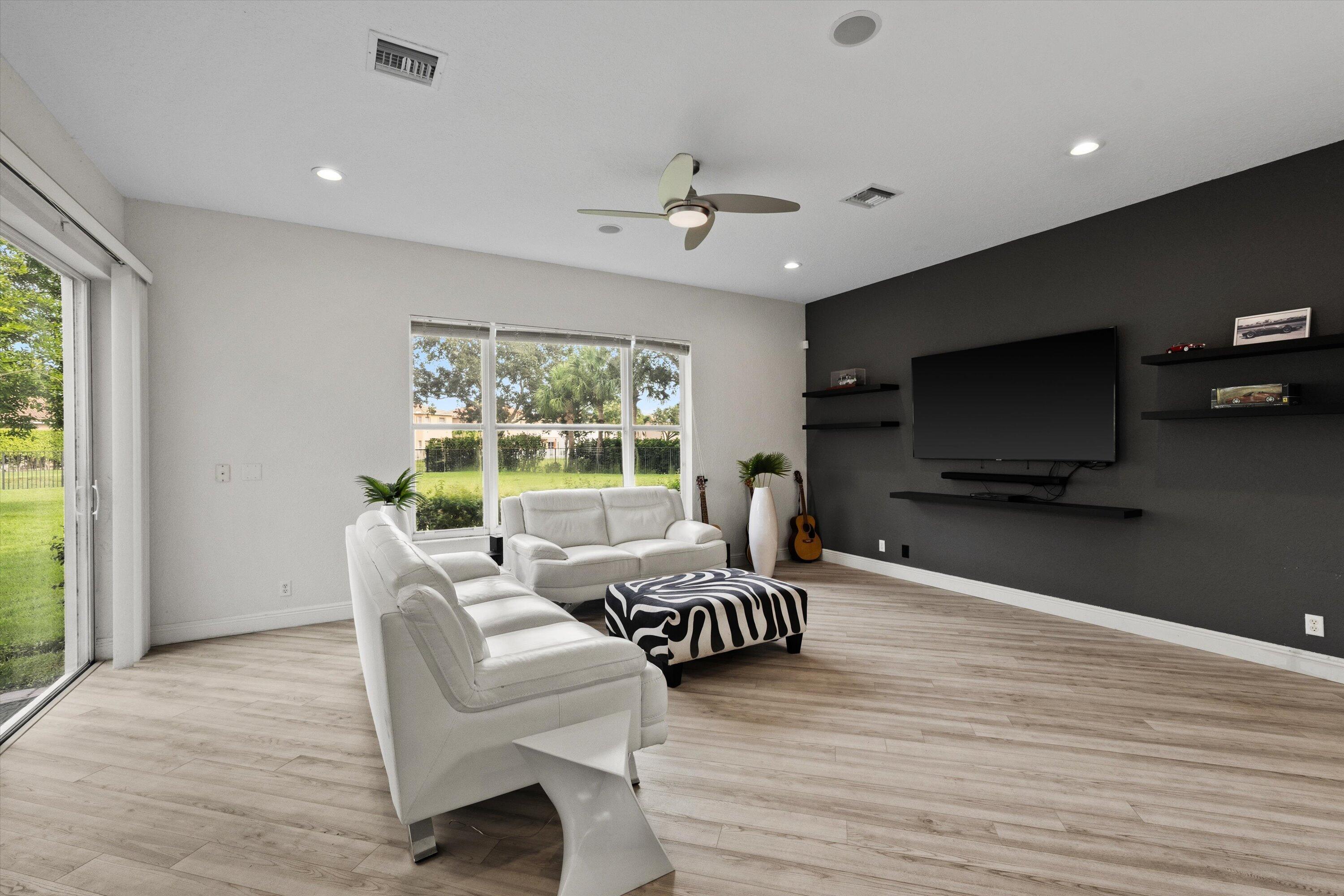 1215 Creekside Drive Property Photo 14