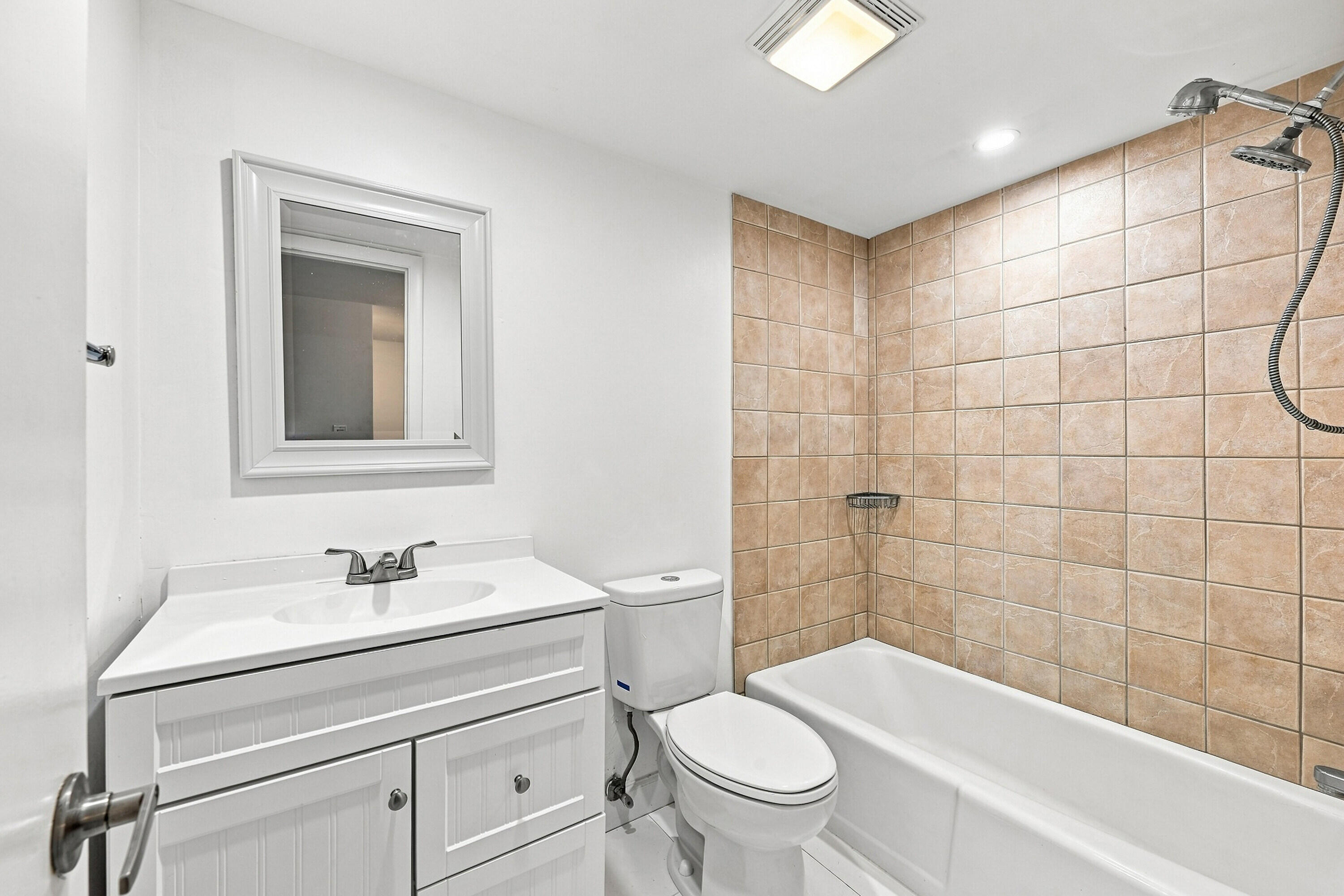640 Tennis Club Drive 307 Property Photo 14