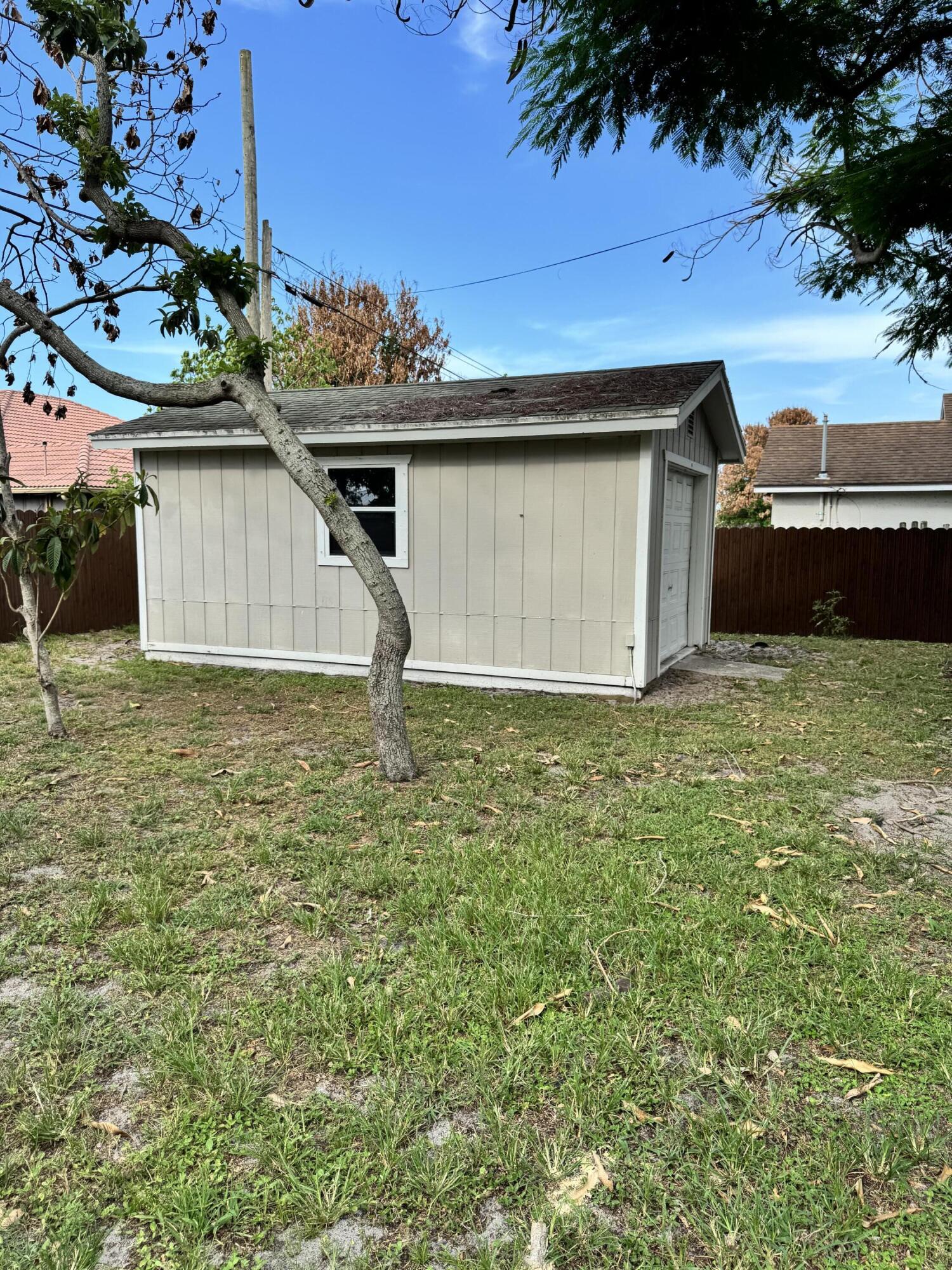 749 Sw Mccracken Avenue Property Photo 17